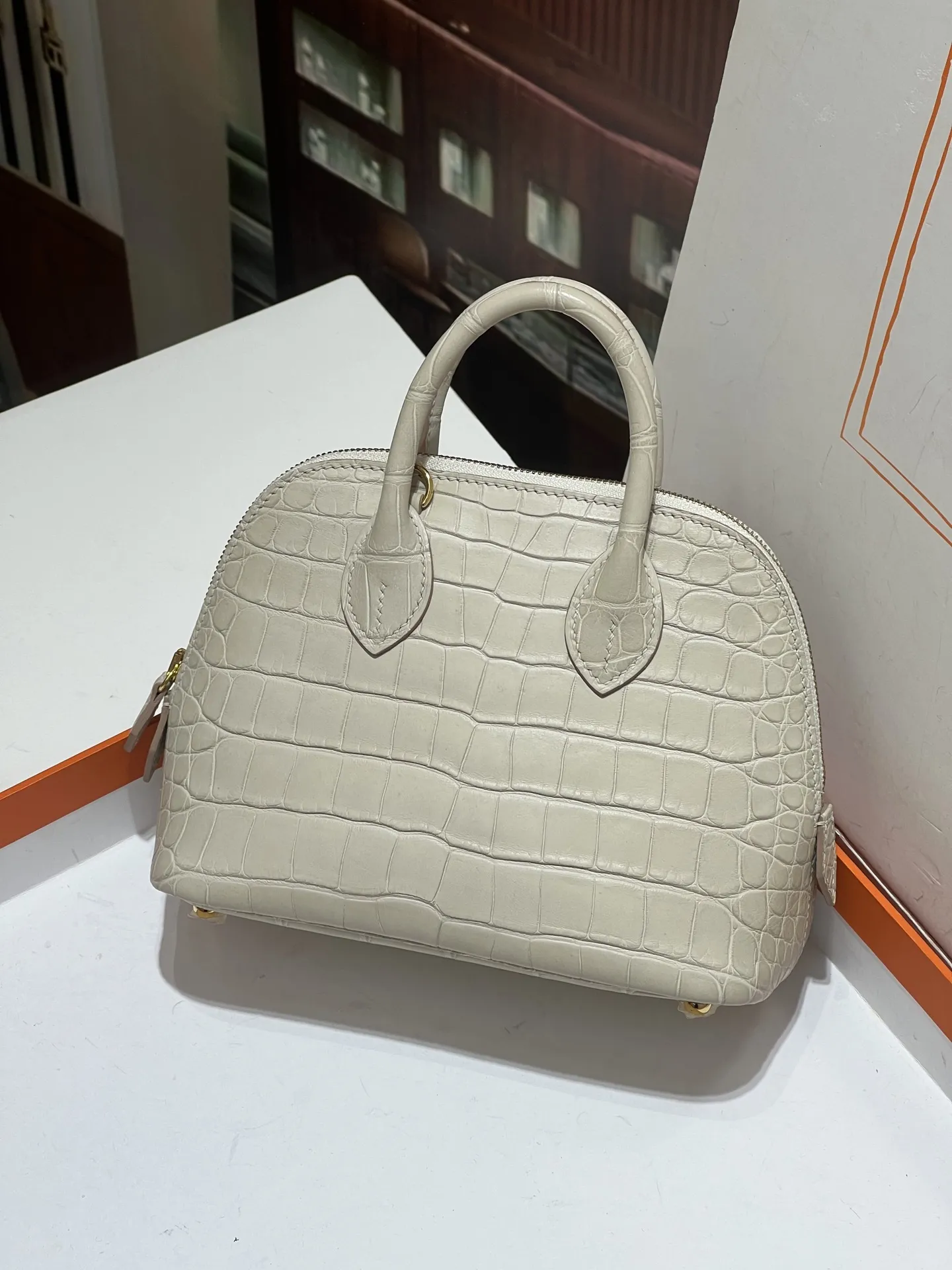 HERMES 8L 氷河白 クロコダイル バッグ - 画像 (5)