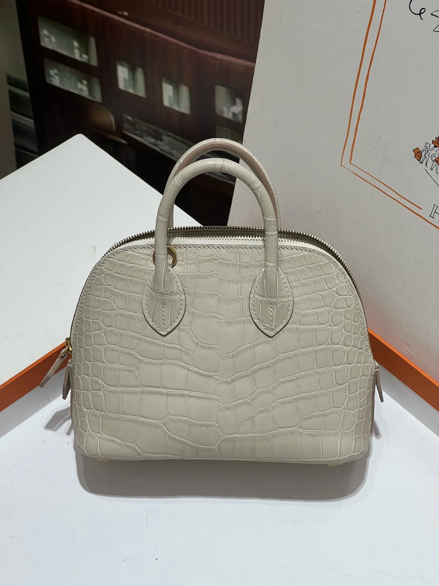 HERMES 8L 氷河白 クロコダイル バッグ - 画像 (8)