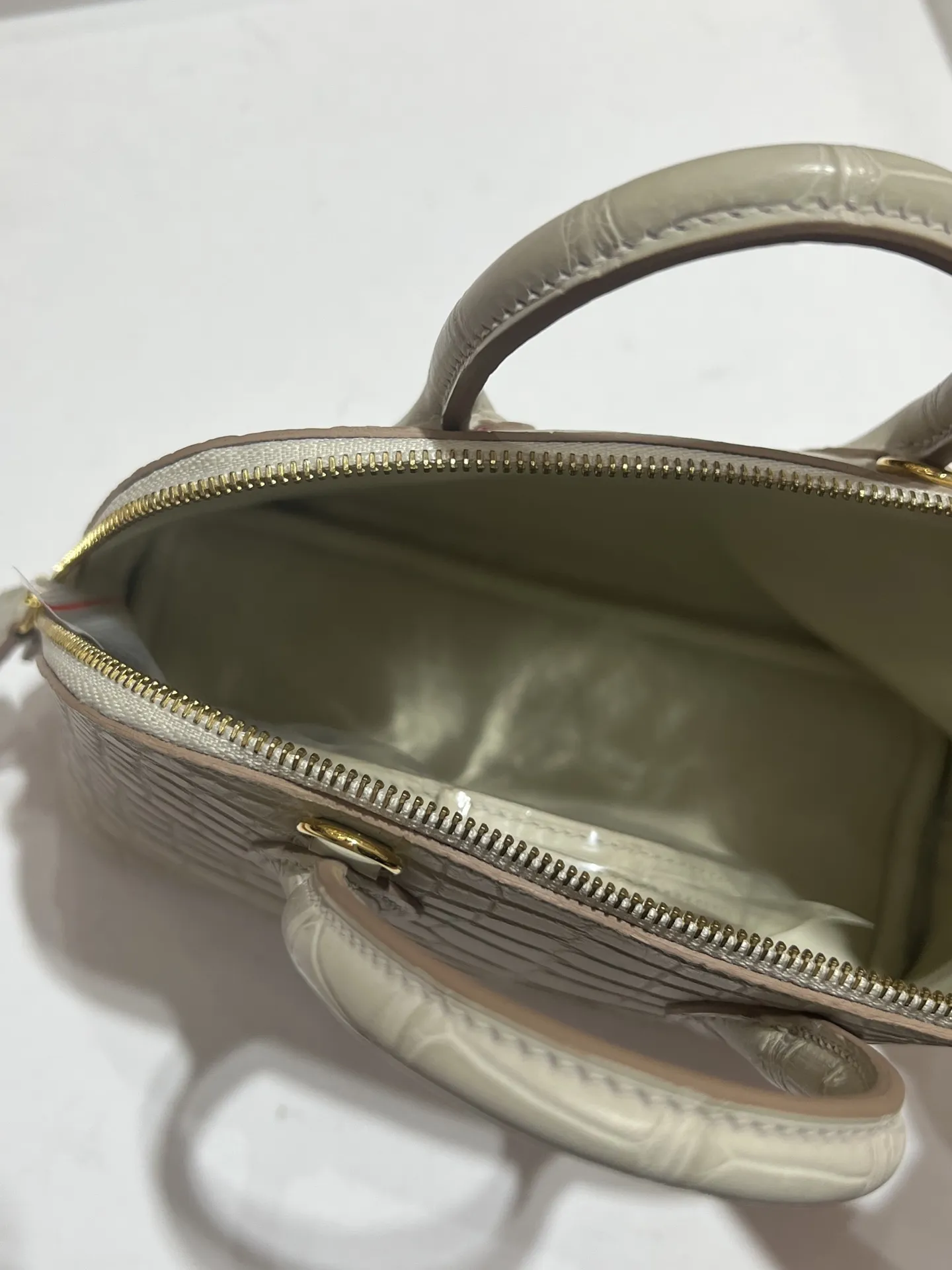 HERMES 8L 氷河白 クロコダイル バッグ - 画像 (9)