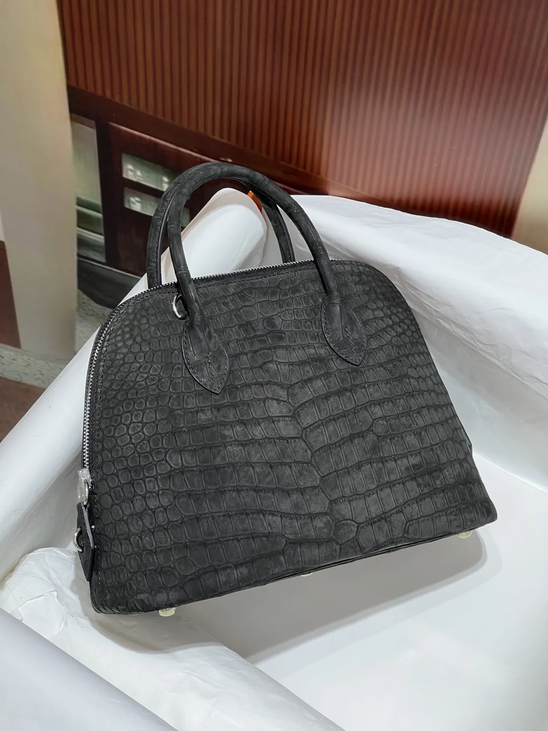 Hermes ブラッククロコダイルハンドバッグ25CM - 画像 (3)