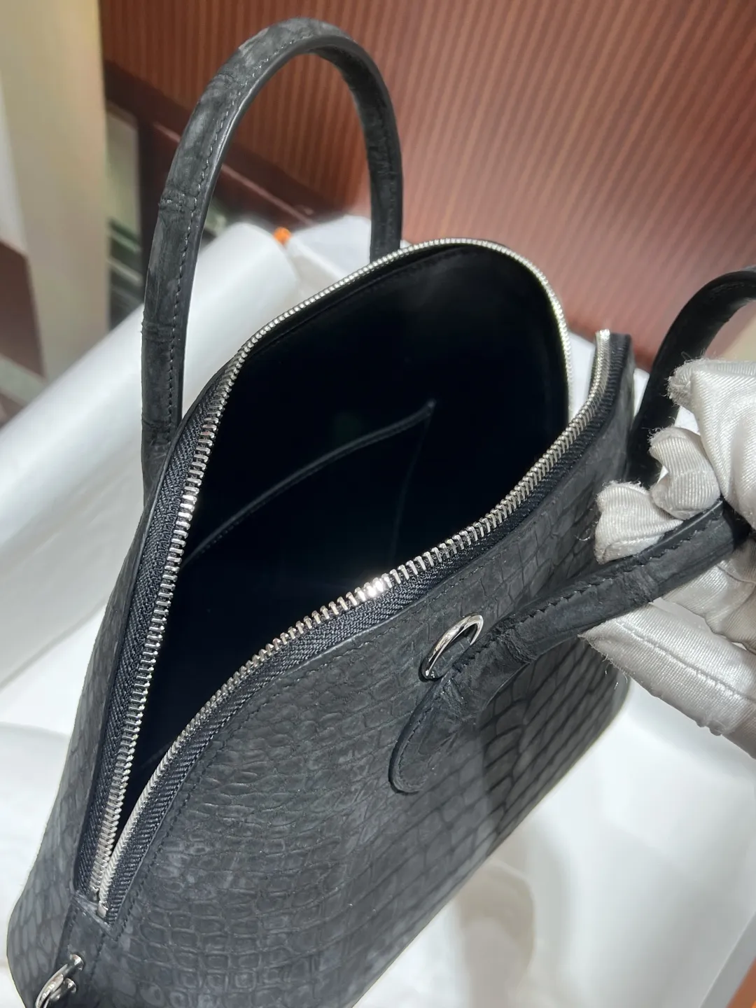 Hermes ブラッククロコダイルハンドバッグ25CM - 画像 (9)