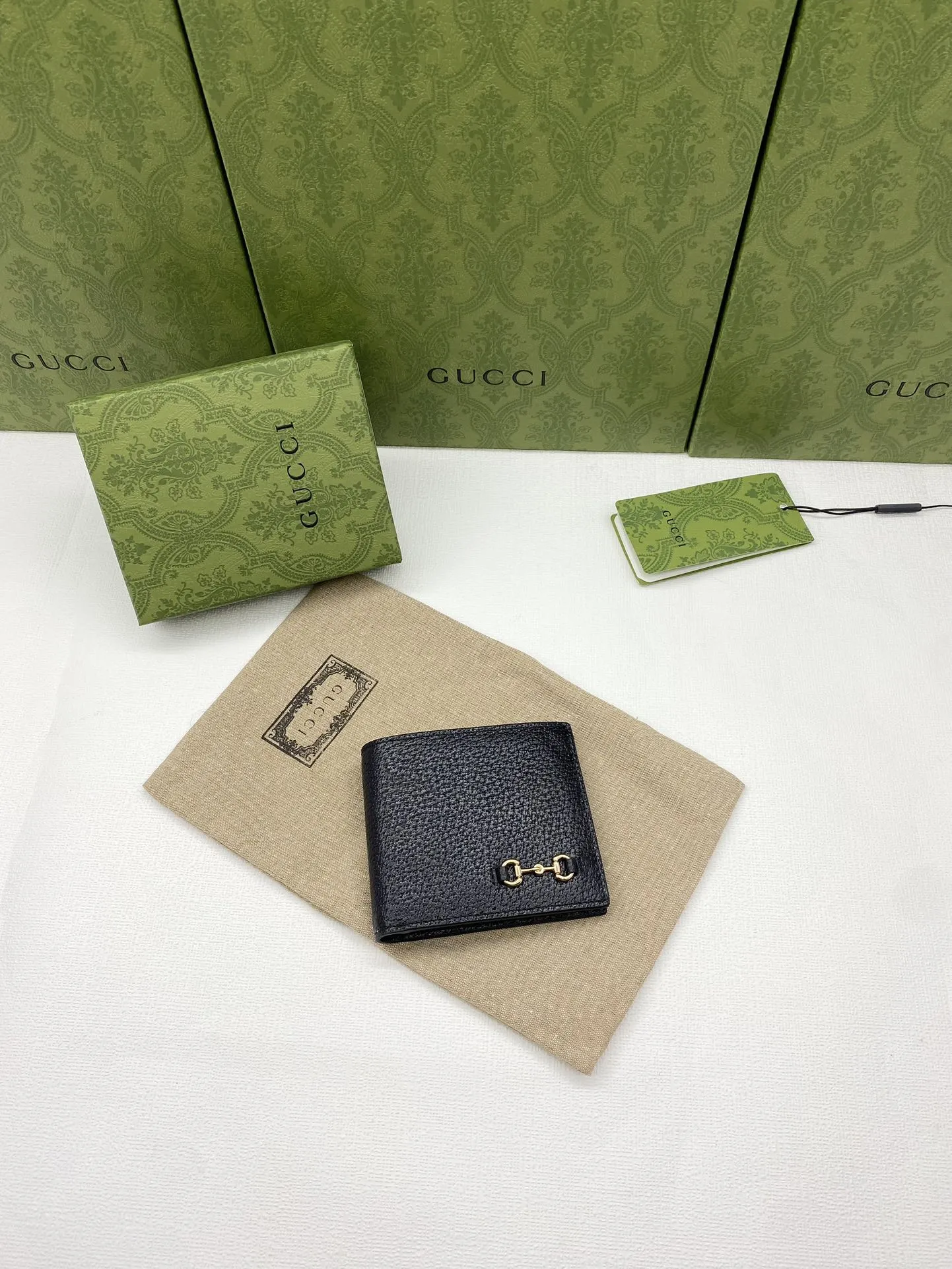 GUCCI ブラックビット折り財布 ゴールド金具