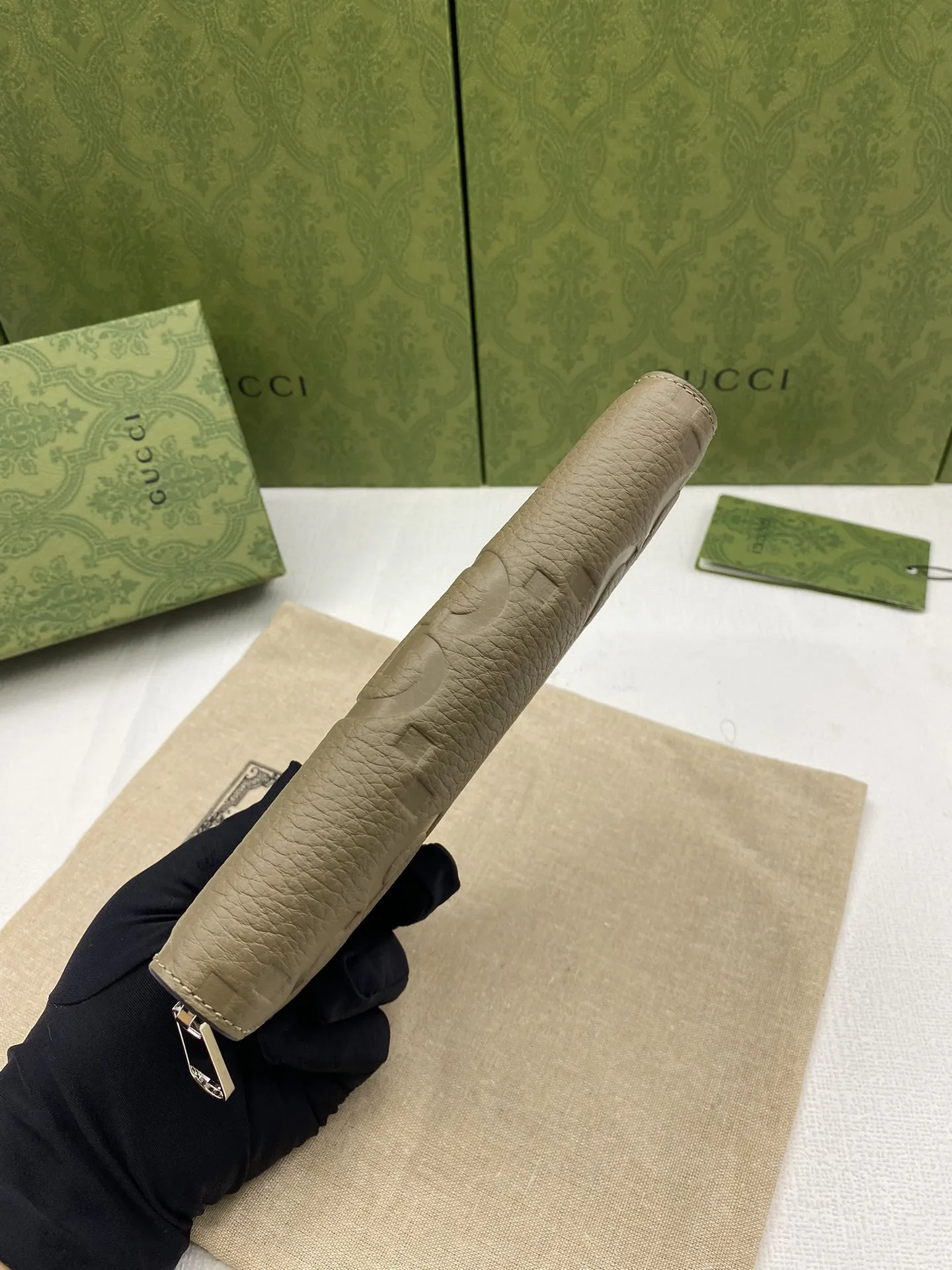 Gucci グレー GGプリント ジップアラウンドウォレット - 画像 (6)