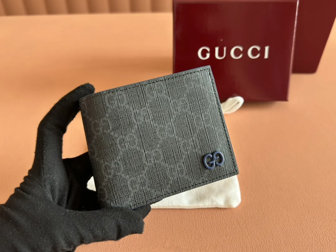 Gucci グッチ グレー GGデザイン 男性用財布