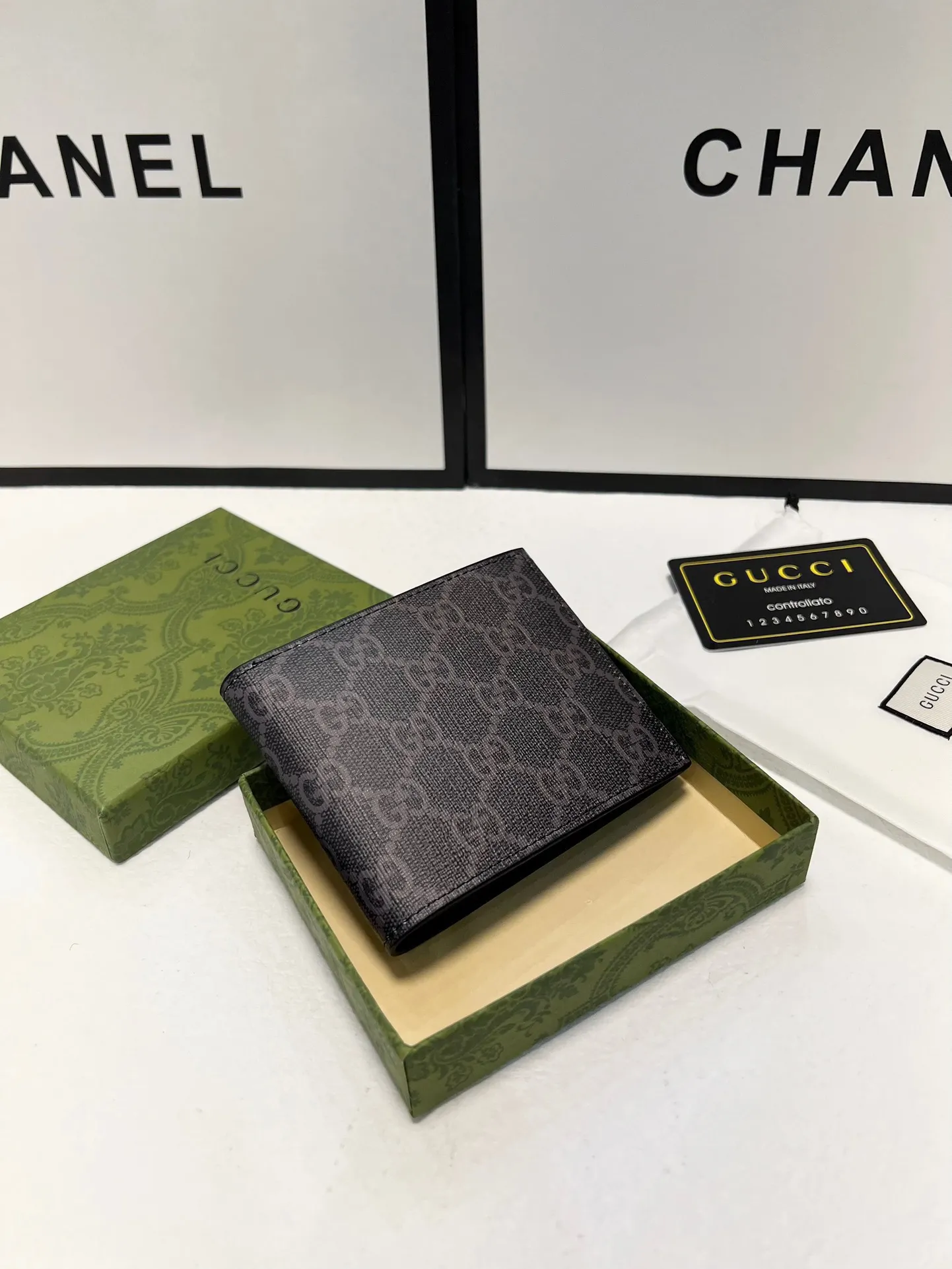 GUCCI黒色ビー柄短財布451268 - 画像 (4)