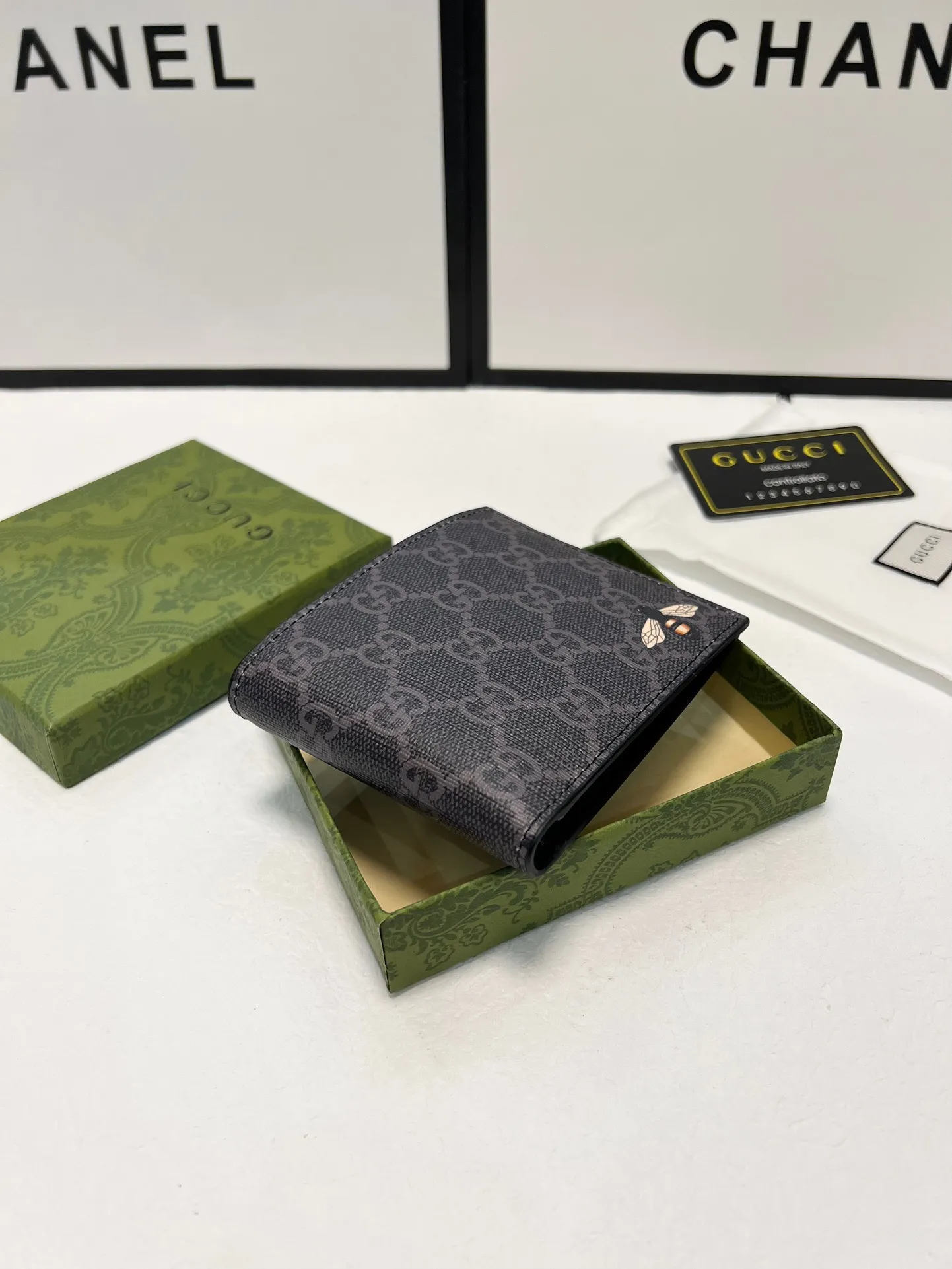 GUCCI黒色ビー柄短財布451268 - 画像 (5)