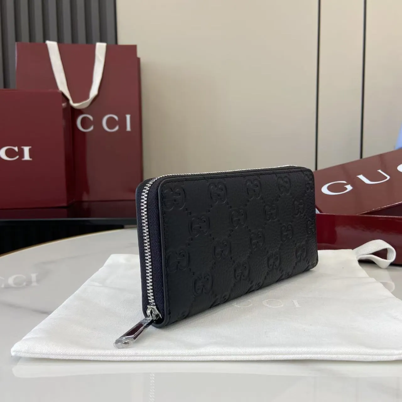 Gucci Imprint ジップアラウンドウォレット 黑色压花 835003 - 画像 (3)
