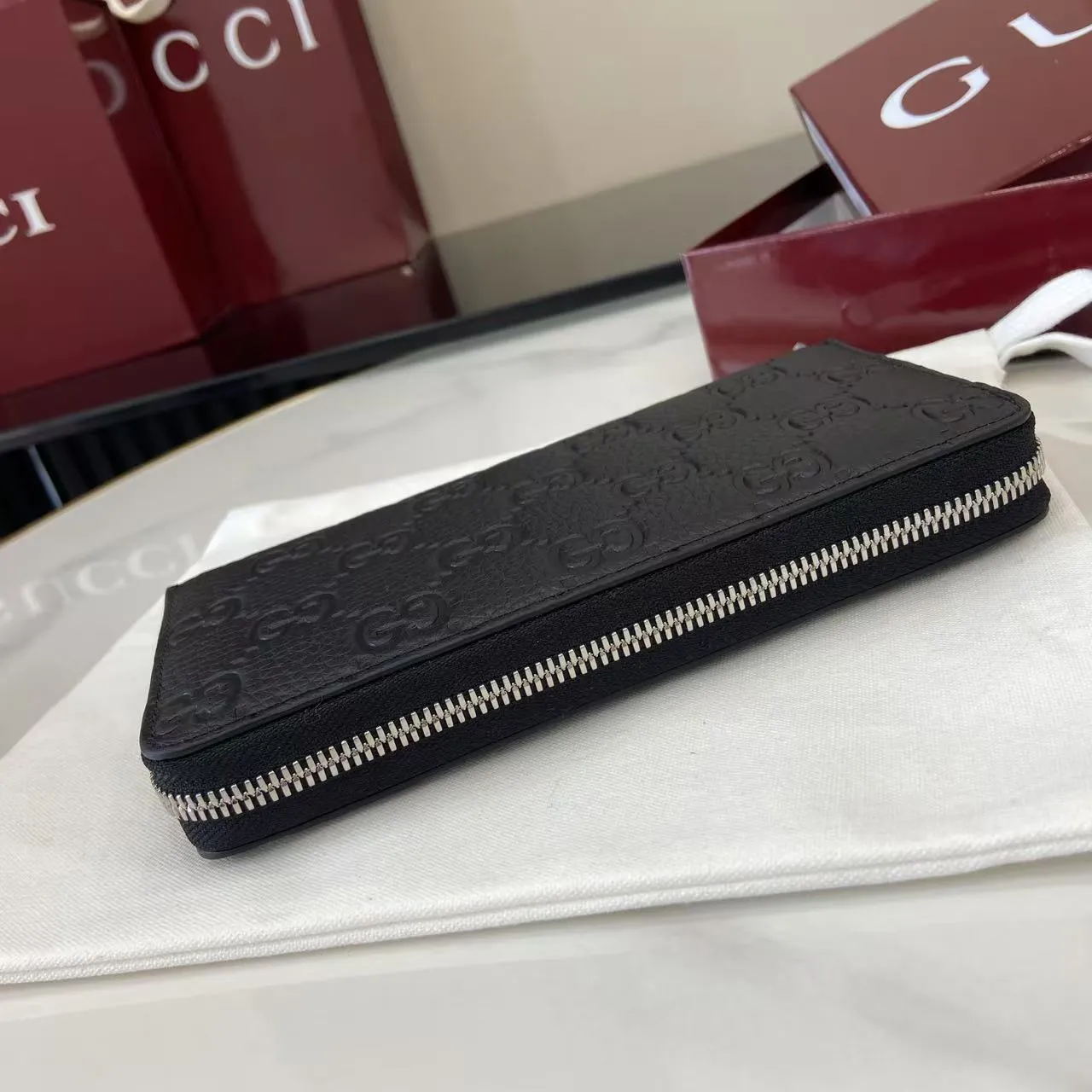Gucci Imprint ジップアラウンドウォレット 黑色压花 835003 - 画像 (5)
