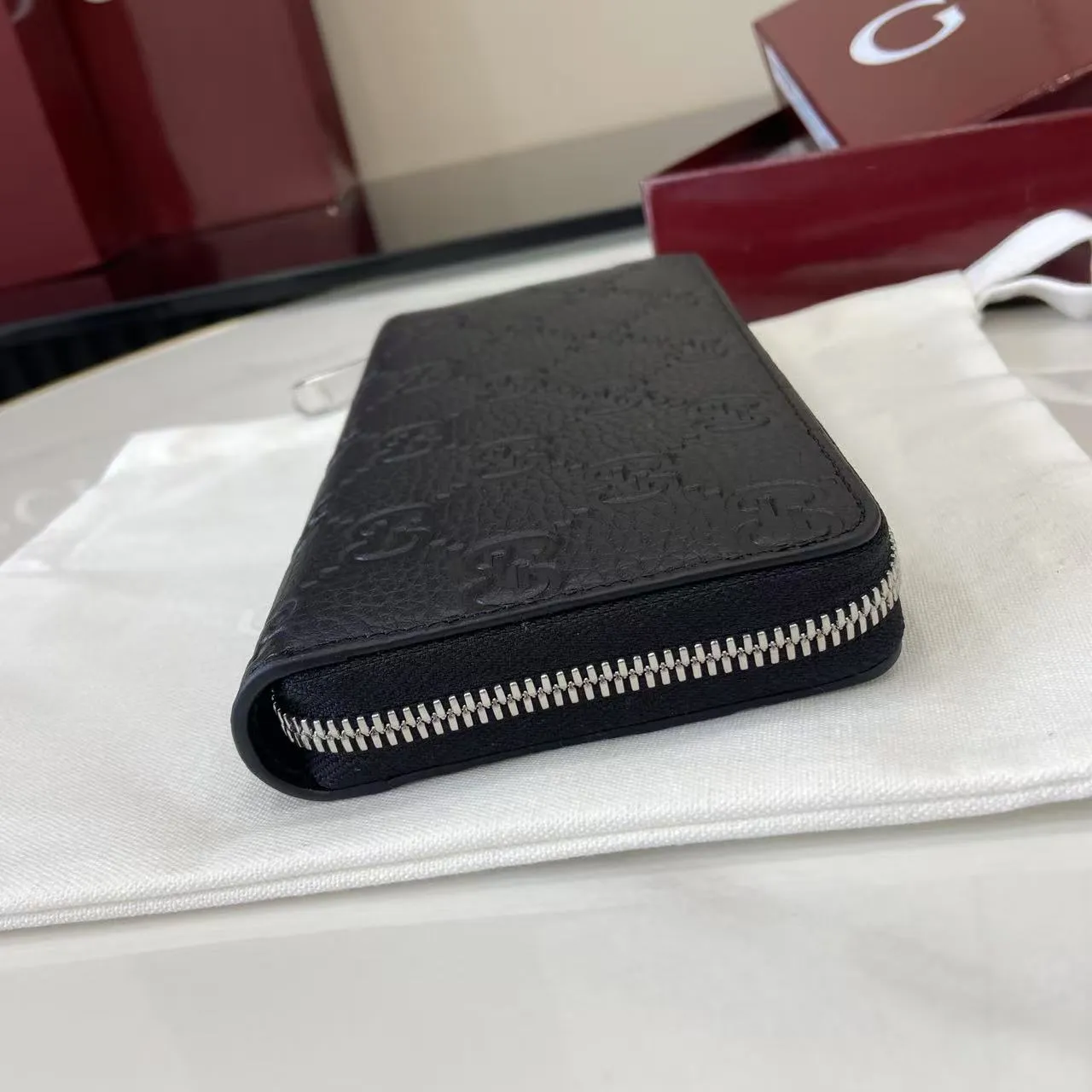 Gucci Imprint ジップアラウンドウォレット 黑色压花 835003 - 画像 (8)