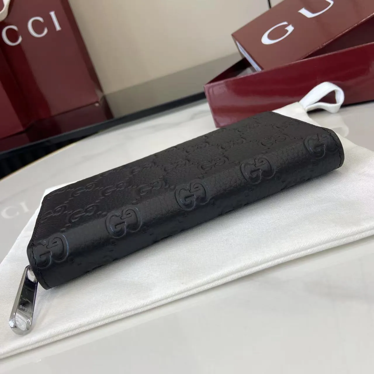 Gucci Imprint ジップアラウンドウォレット 黑色压花 835003 - 画像 (9)