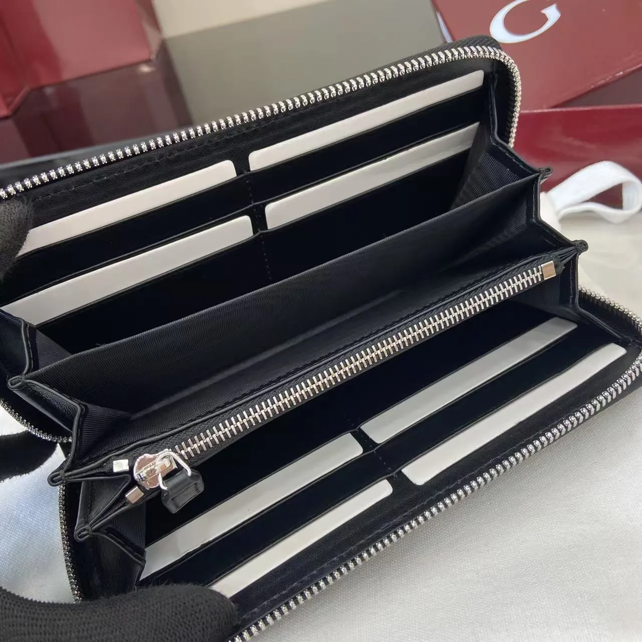 Gucci Imprint ジップアラウンドウォレット 黑色压花 835003 - 画像 (10)