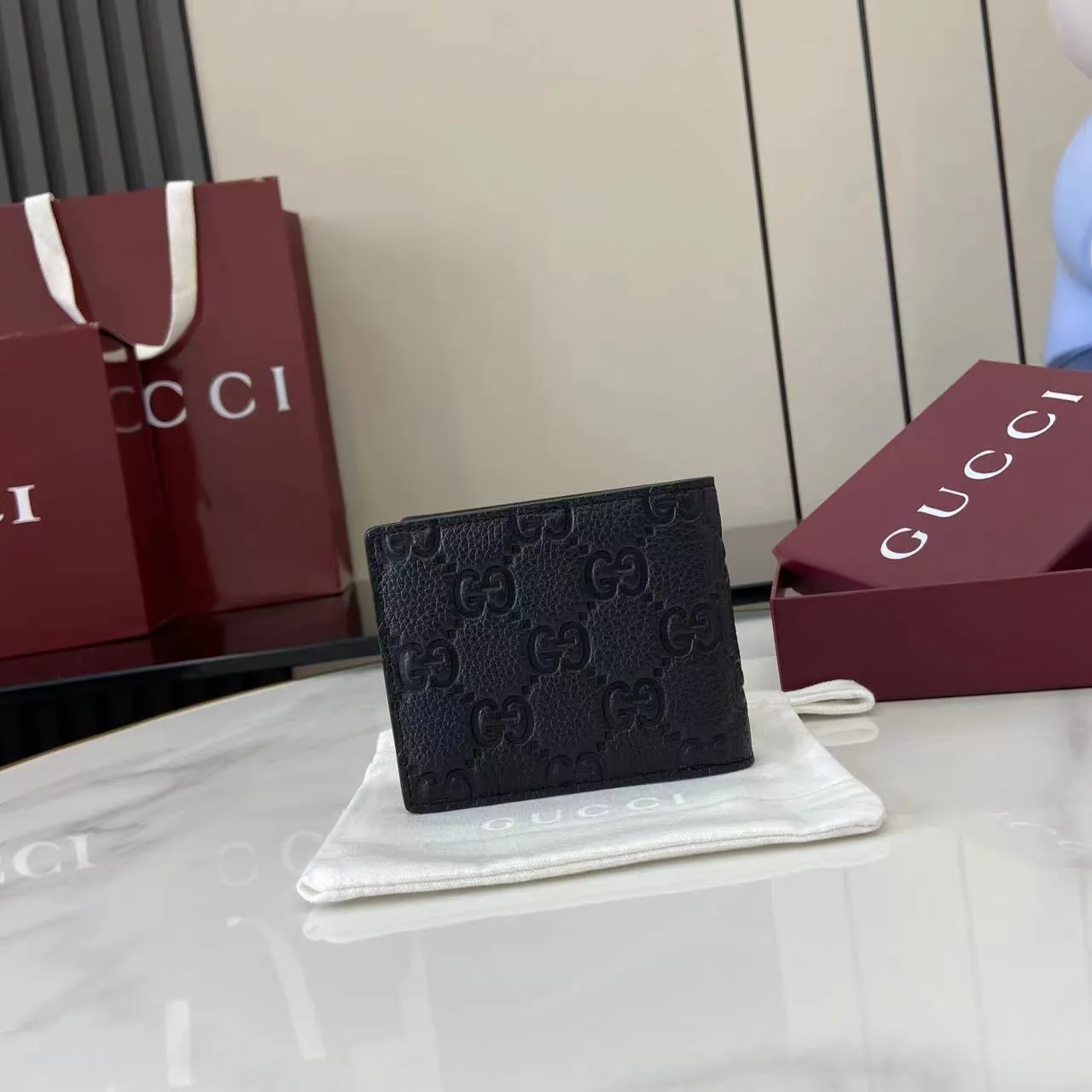 Gucci Imprint 黒色 二つ折り財布 - 画像 (4)