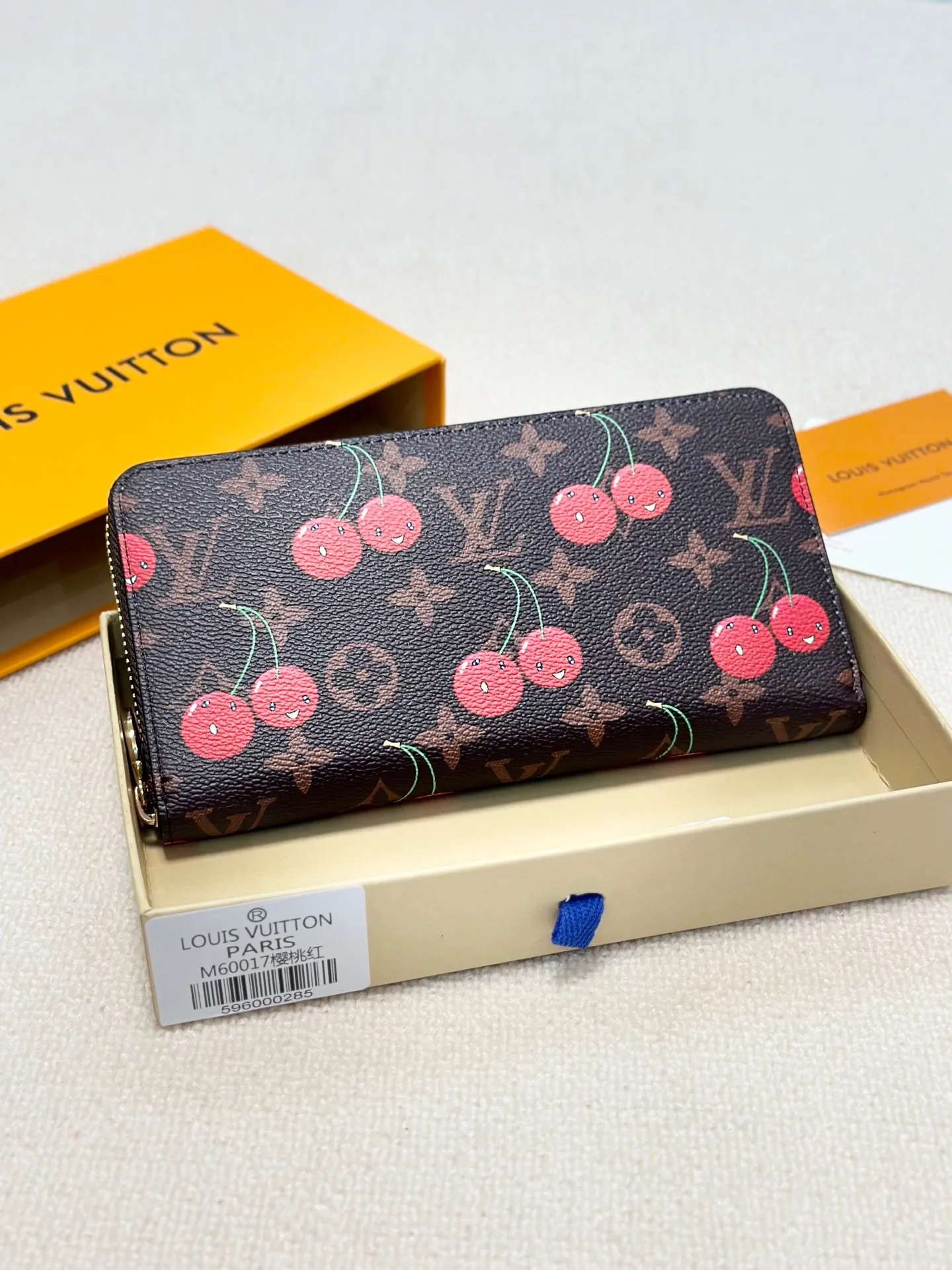 LOUIS VUITTON 桜柄 シングルジップ長財布