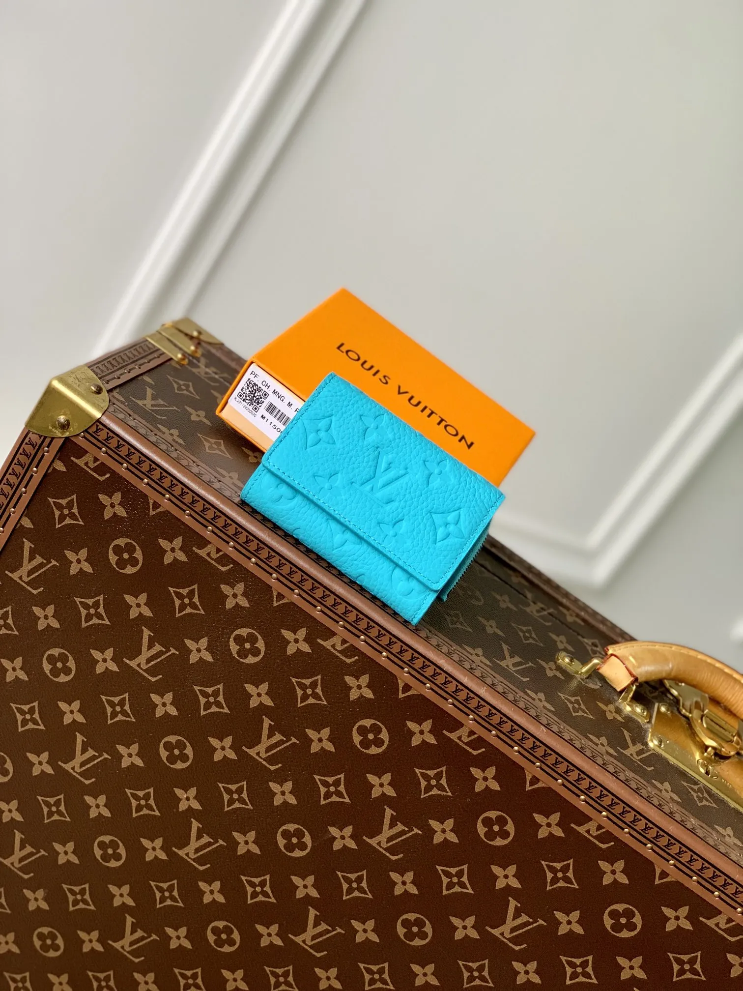 LOUIS VUITTON 青色 Portefeuille Pilot 压花款