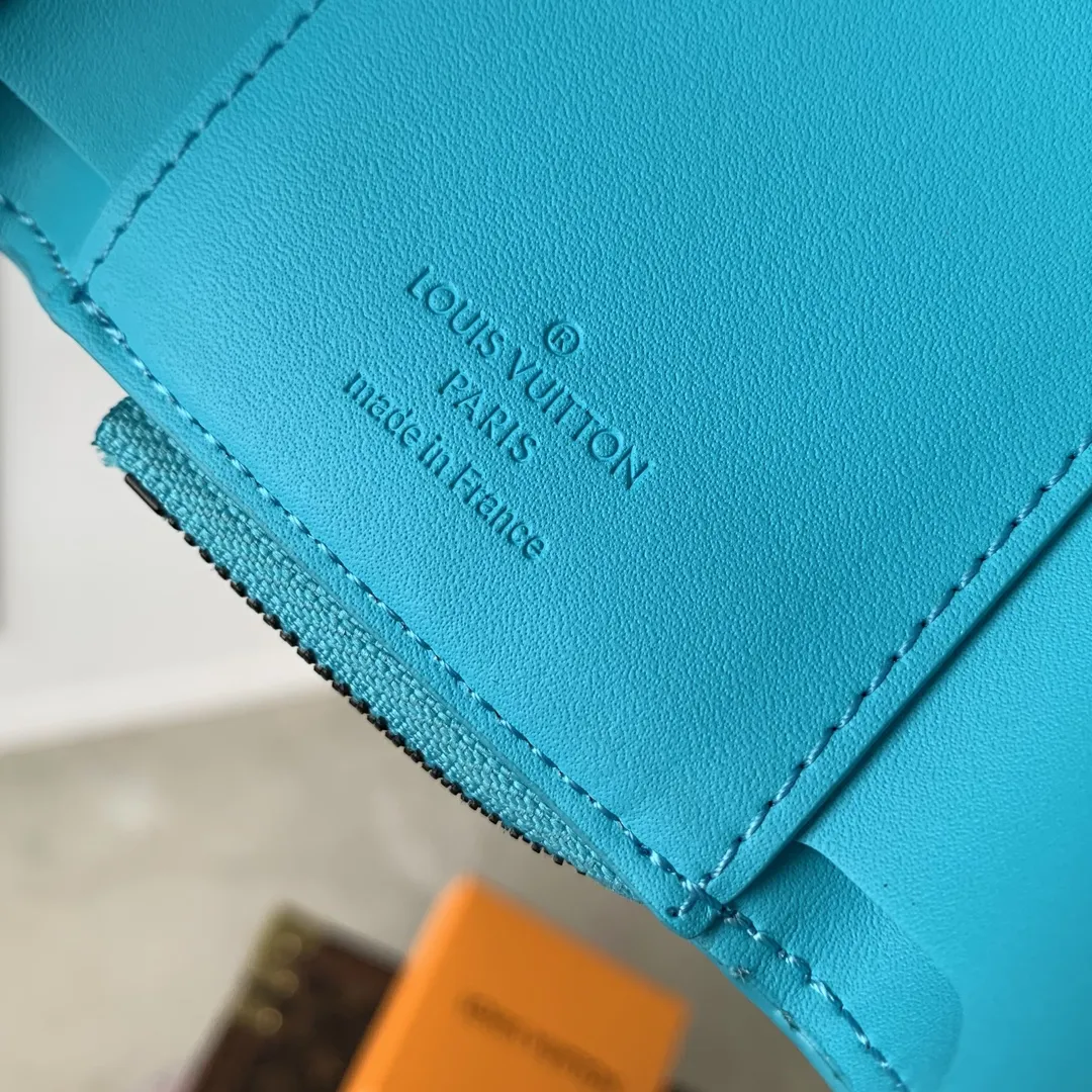 LOUIS VUITTON 青色 Portefeuille Pilot 压花款 - 画像 (9)