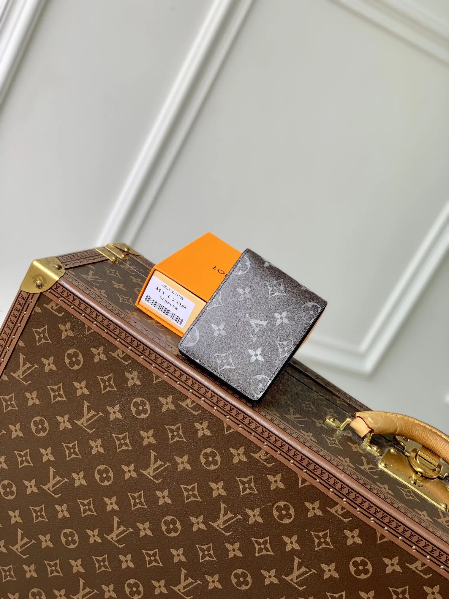 Louis Vuitton Portefeuille Slender グレー スタイル
