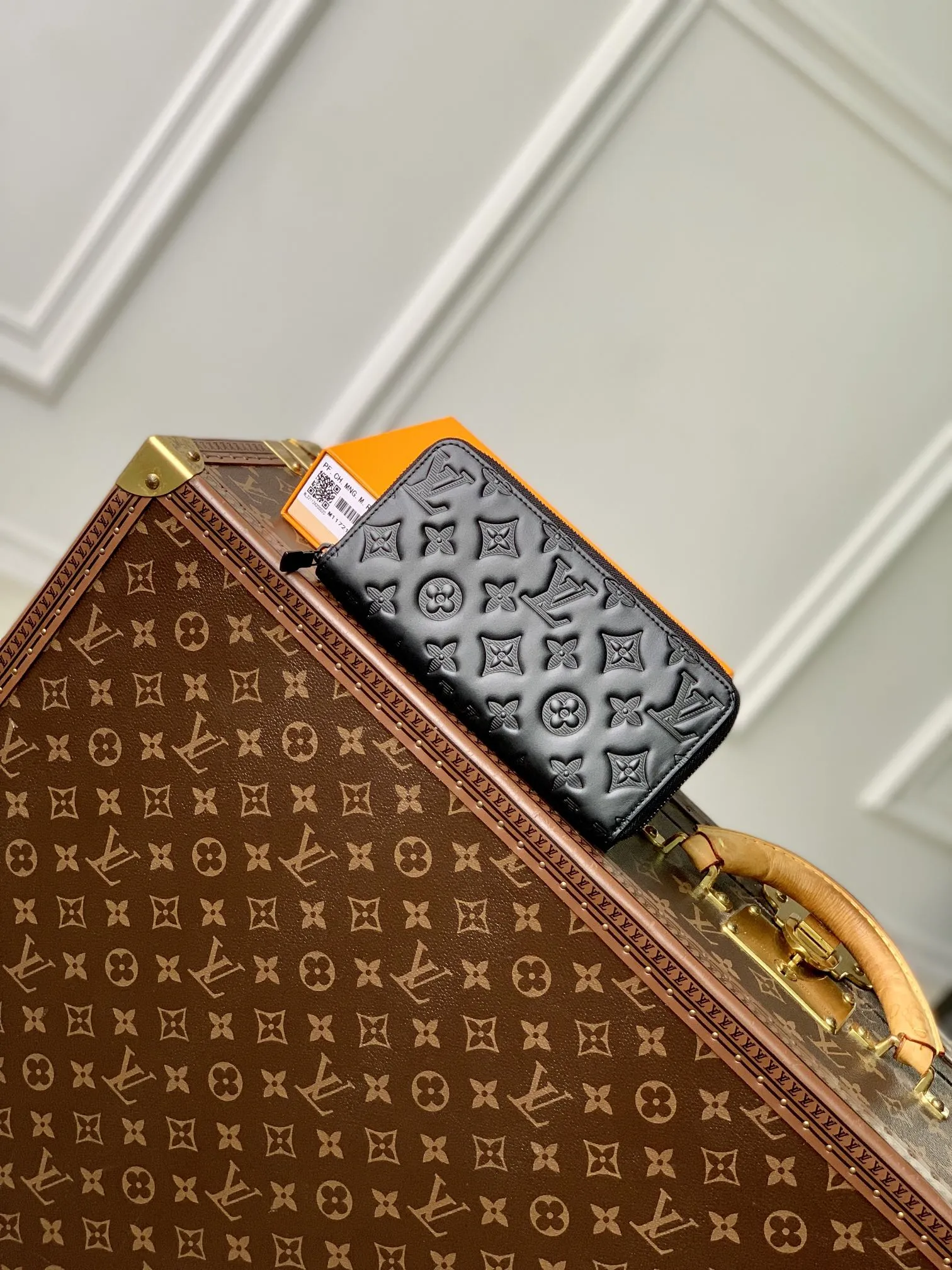 LOUIS VUITTON 黒 水平ジップウォレット