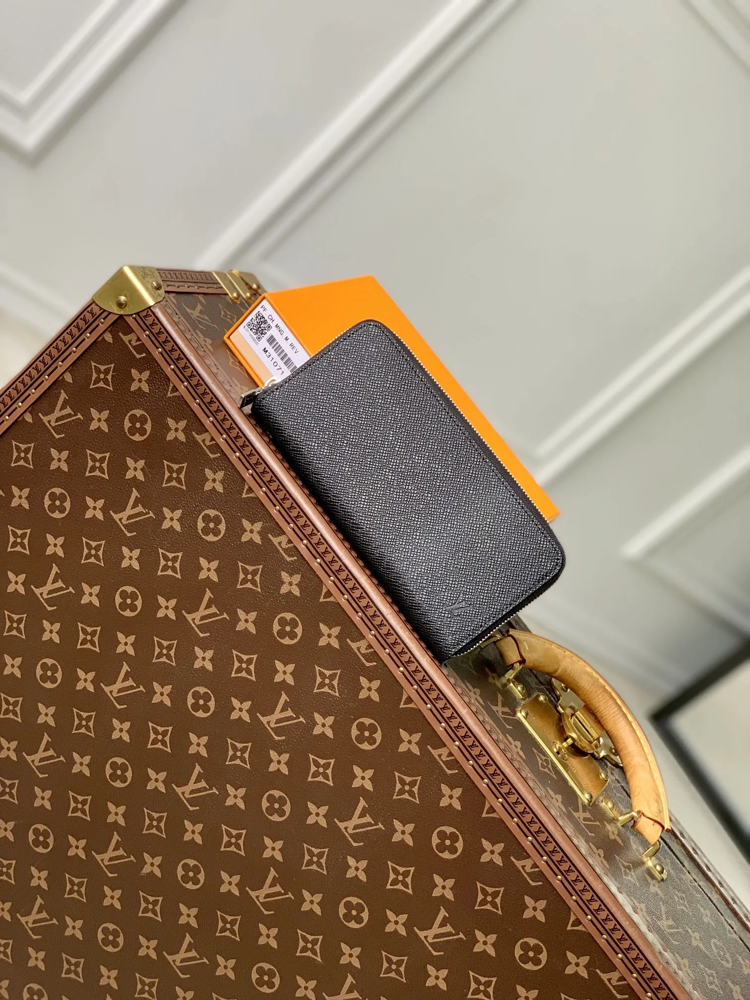 LOUIS VUITTON 黒 水平ジップウォレット