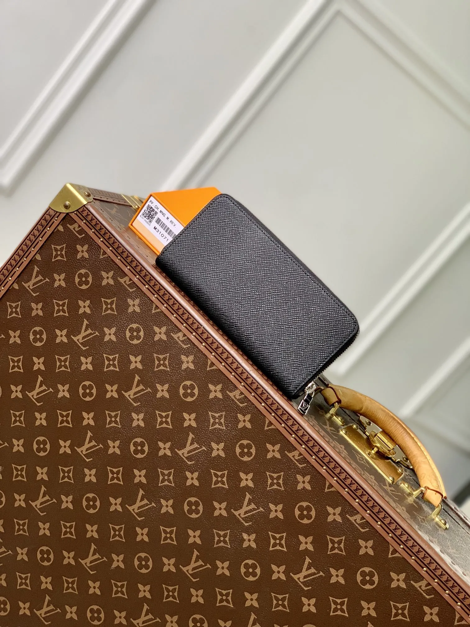 LOUIS VUITTON 黒 水平ジップウォレット - 画像 (3)