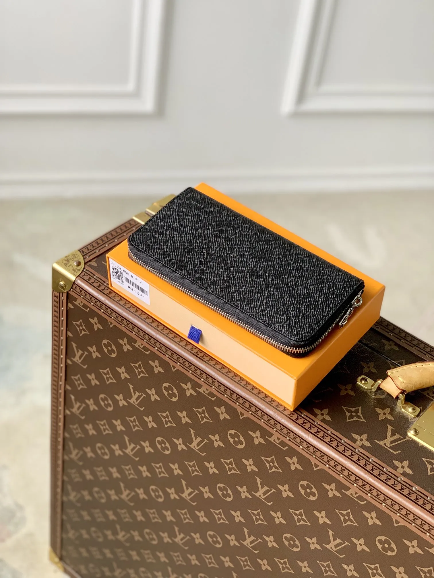 LOUIS VUITTON 黒 水平ジップウォレット - 画像 (4)