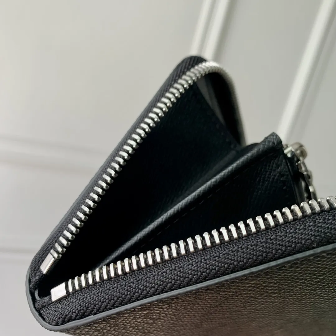 LOUIS VUITTON 黒 水平ジップウォレット - 画像 (8)