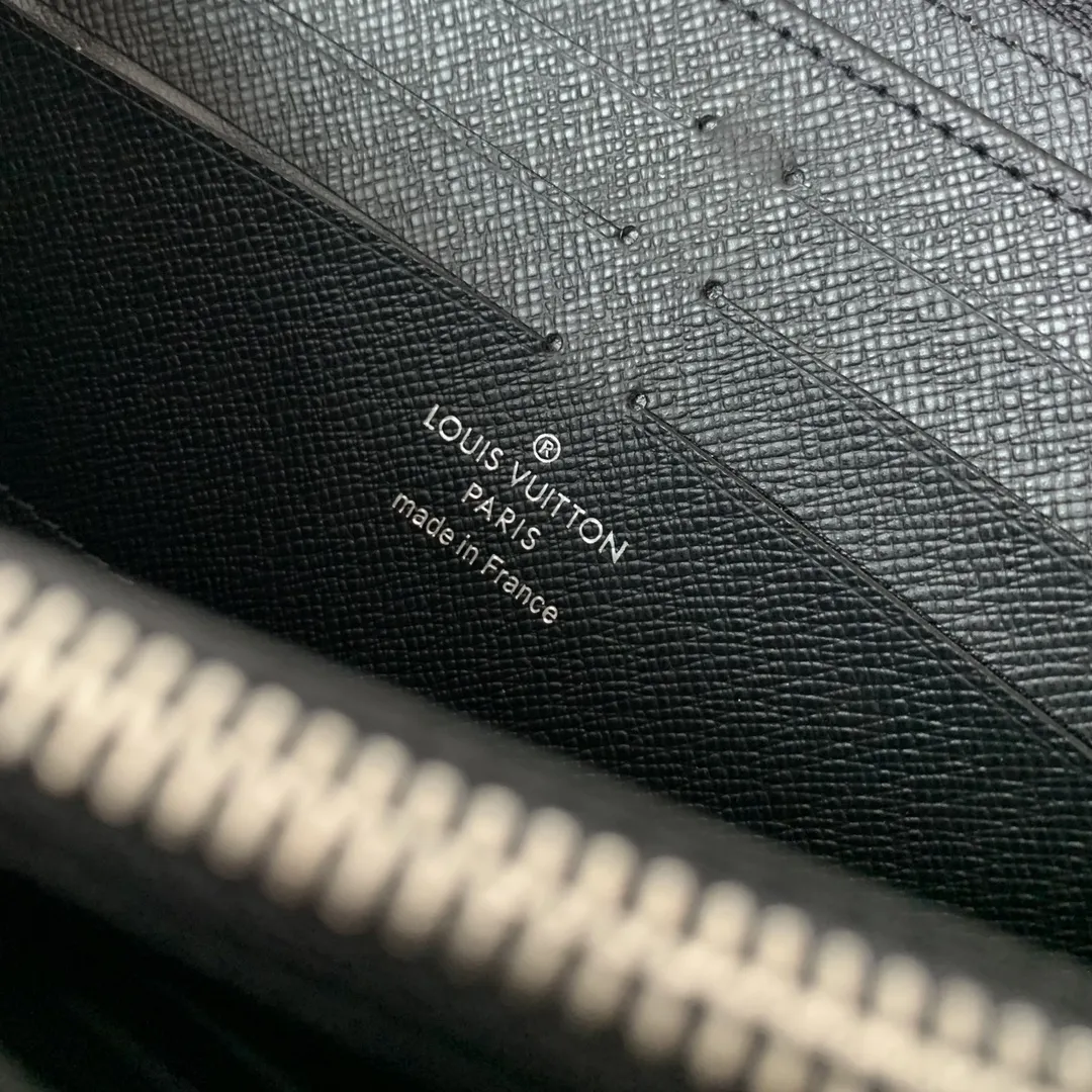 LOUIS VUITTON 黒 水平ジップウォレット - 画像 (9)