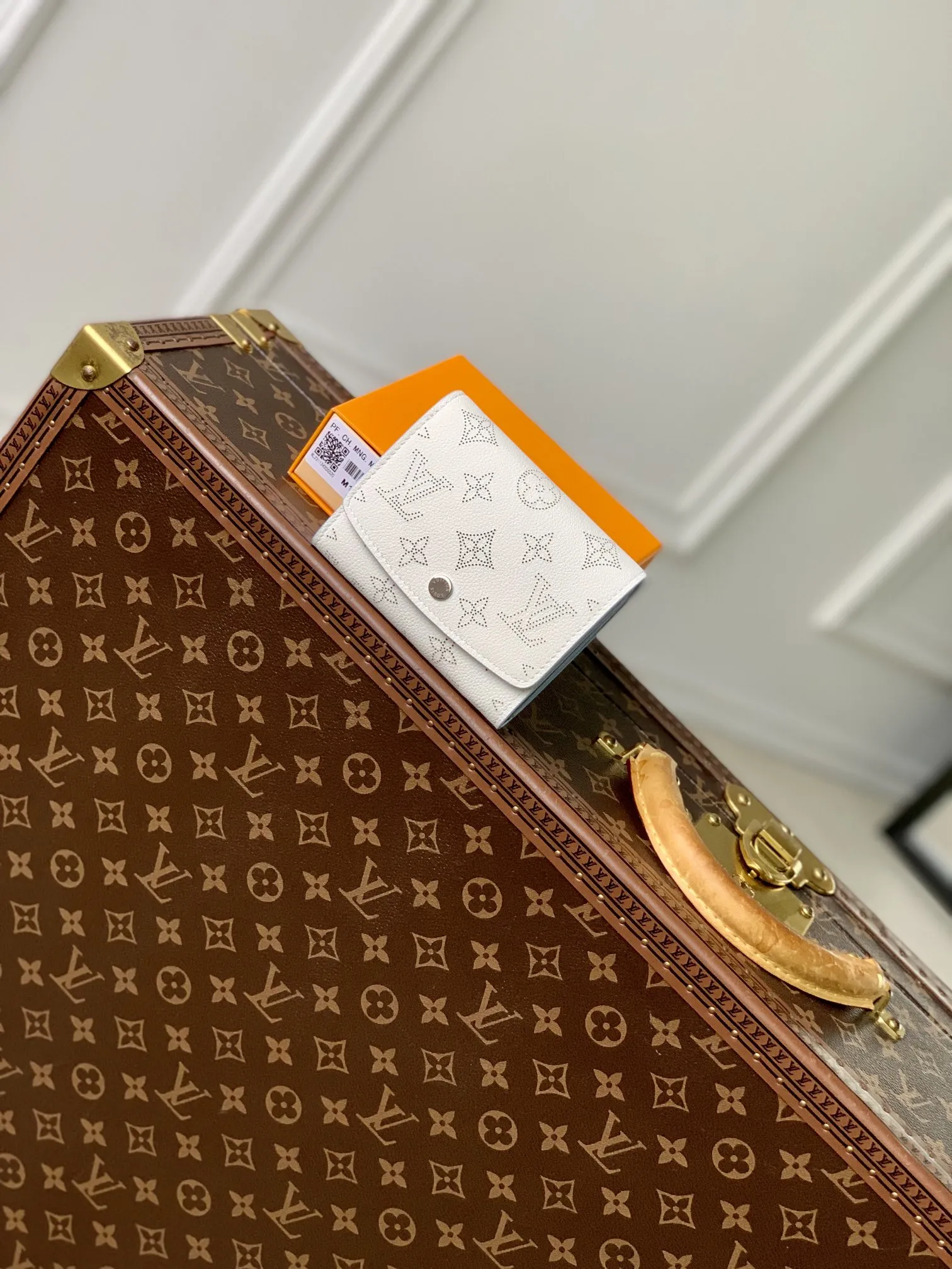 LOUIS VUITTON マヒナレザー 白 財布エリス