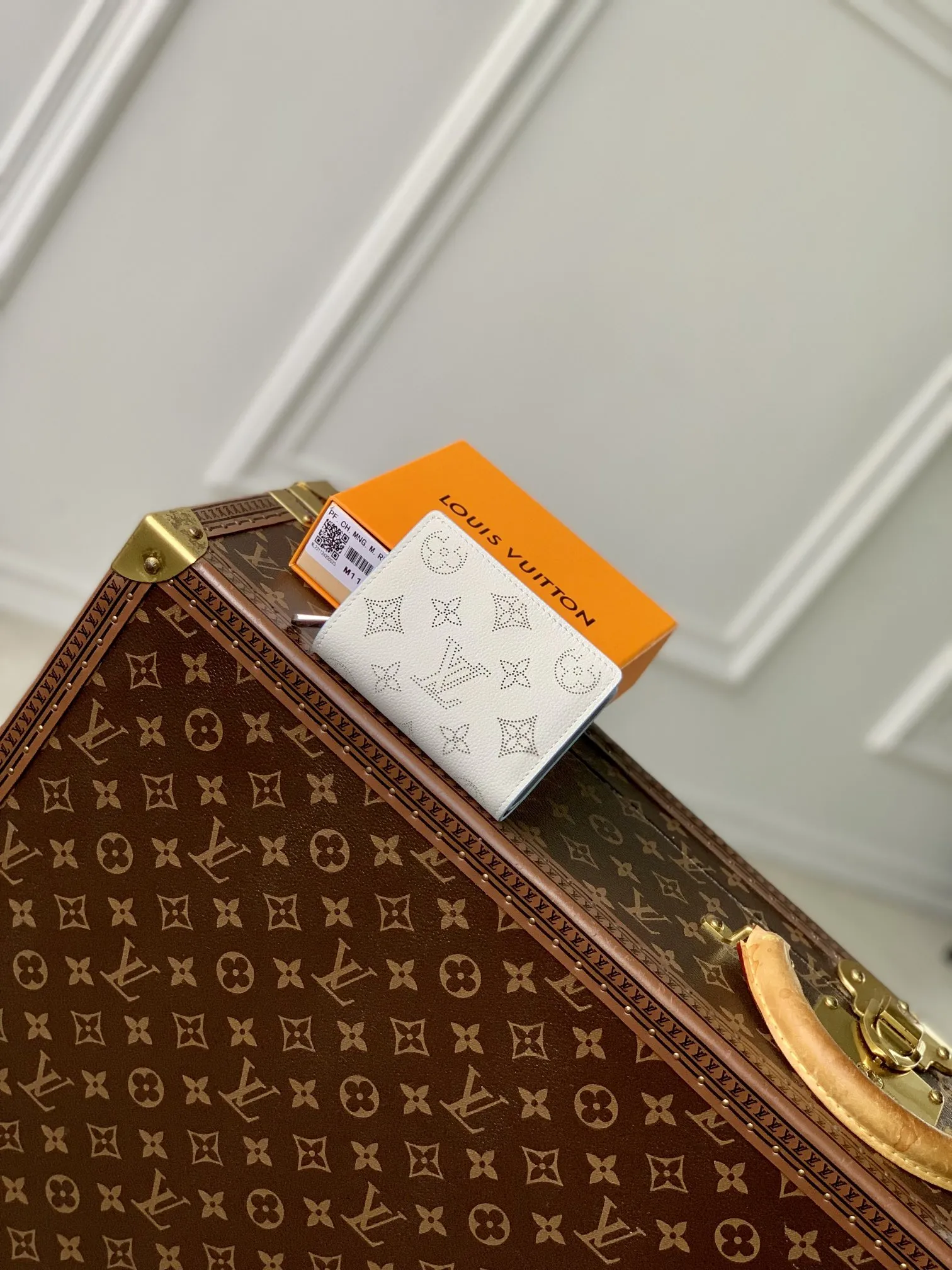 LOUIS VUITTON 白 マヒナレザー クレール財布