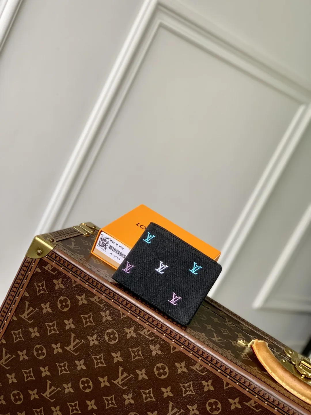 Louis Vuitton 黒カラーエmbroidery Wallet