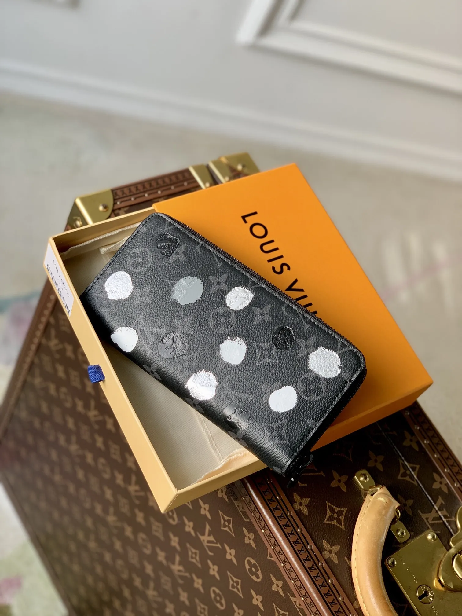 Louis Vuitton Zippy Wallet Vertical 黒 ドット柄 - 画像 (3)