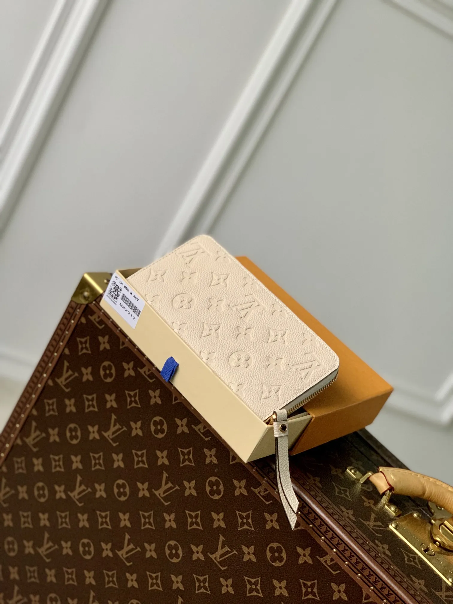 Louis Vuitton クリーム Zippy Wallet モノグラム