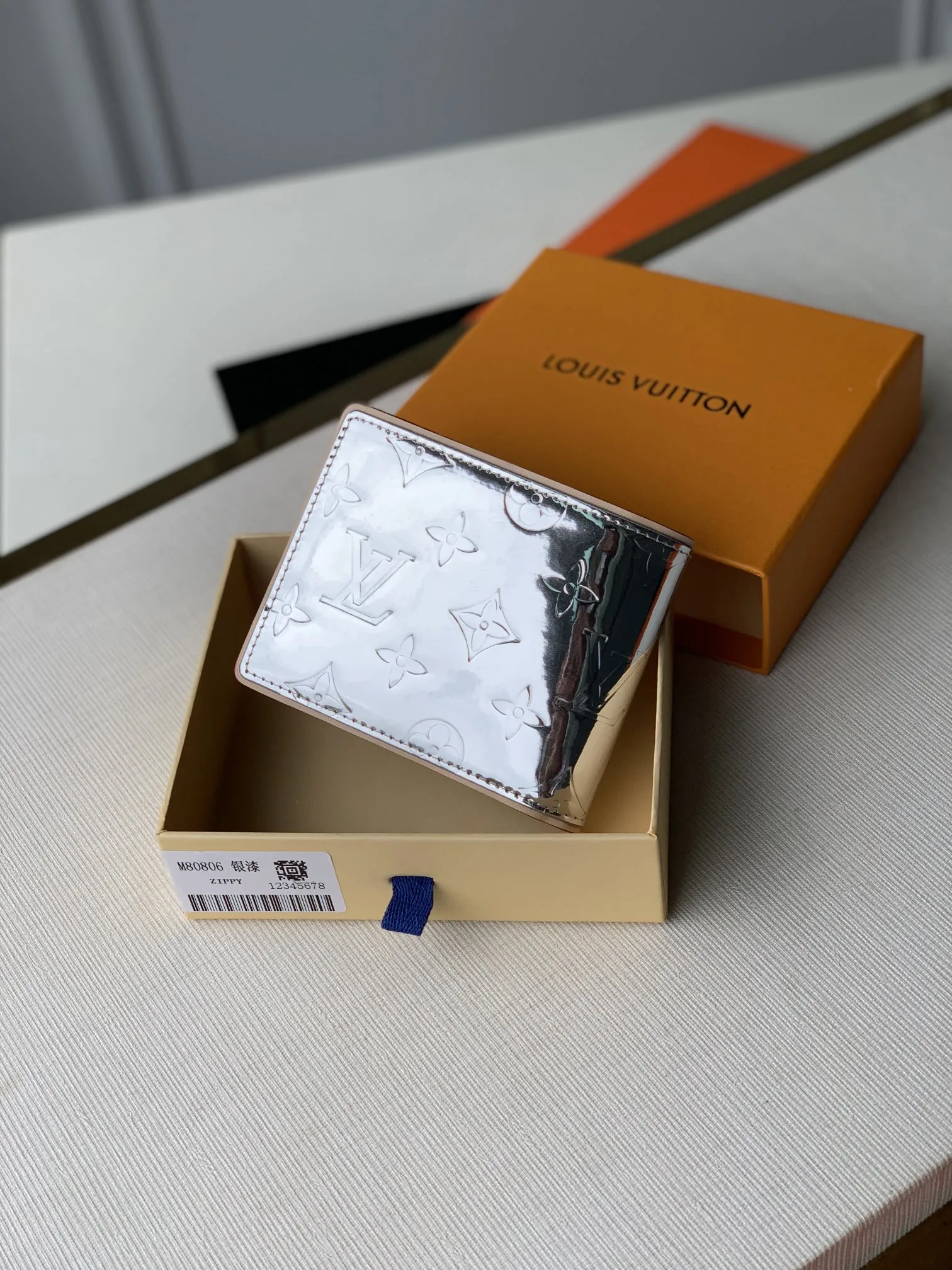 LOUIS VUITTON シルバー ミラースリム財布 - 画像 (3)