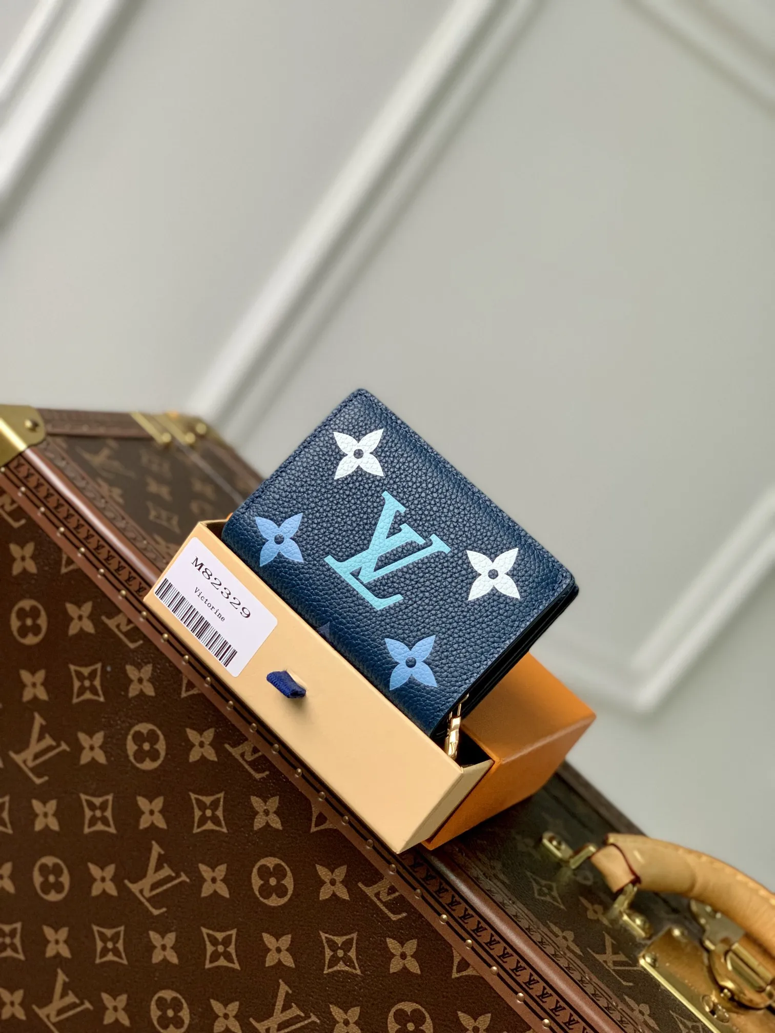 Louis Vuitton 青いCléa Wallet グラデーションスタイル