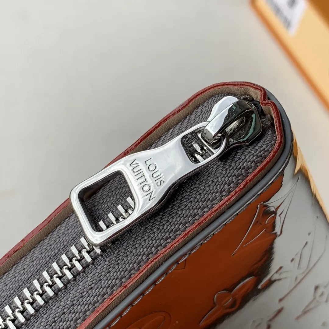 LOUIS VUITTON シルバー ZIPPY VERTICAL 財布 - 画像 (4)