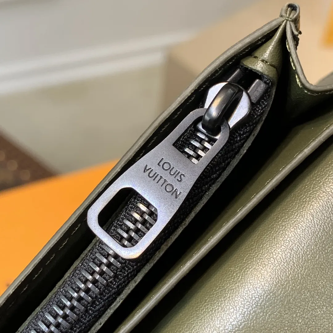 LOUIS VUITTON 緑色 BRAZZA スタイル財布 - 画像 (4)