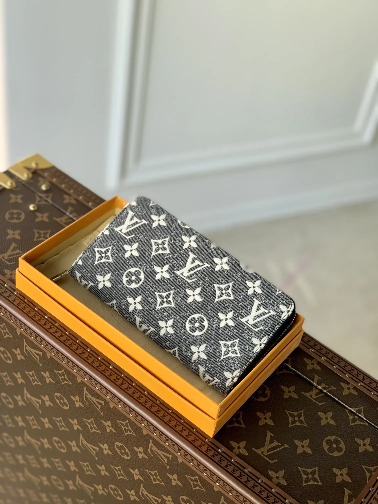 Louis Vuitton グレー Zippy 牛仔長財布