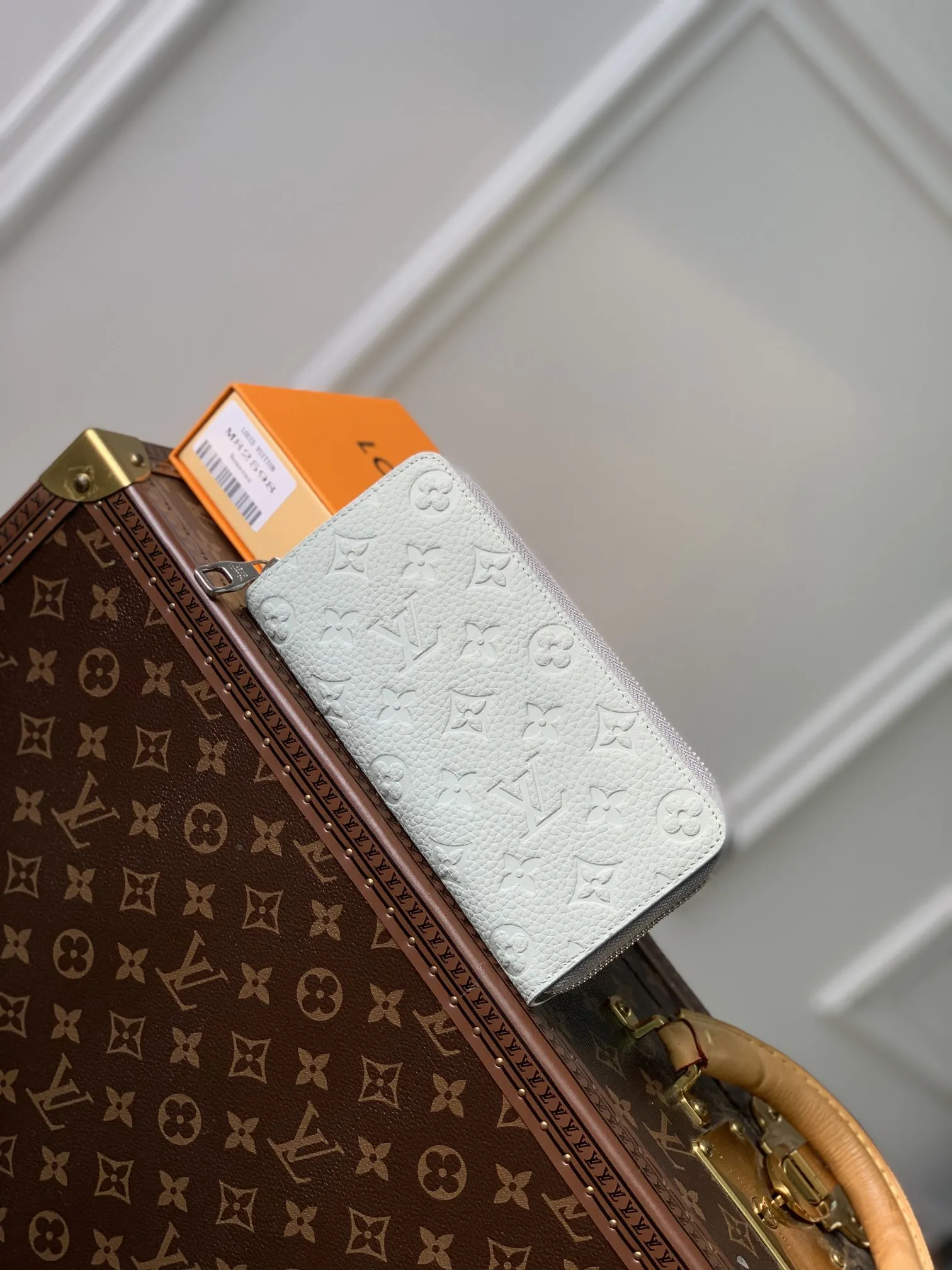 Louis Vuitton ライトブルー Zippy Vertical 財布
