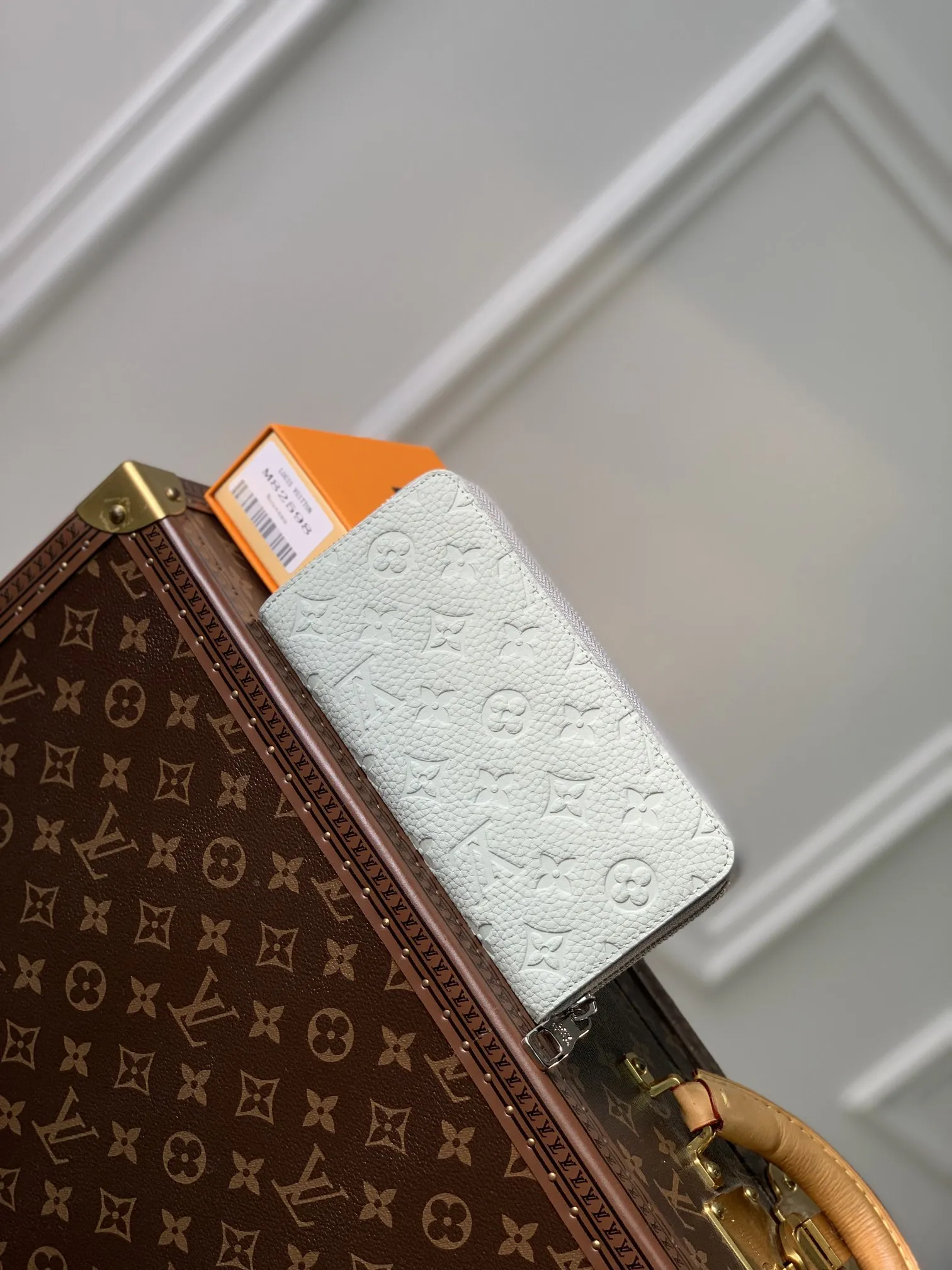 Louis Vuitton ライトブルー Zippy Vertical 財布 - 画像 (3)