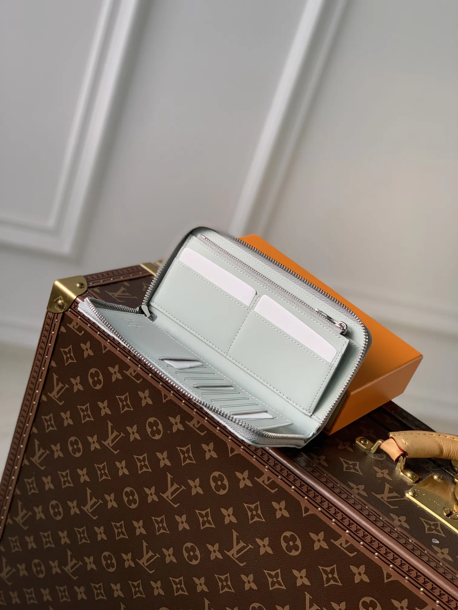 Louis Vuitton ライトブルー Zippy Vertical 財布 - 画像 (6)