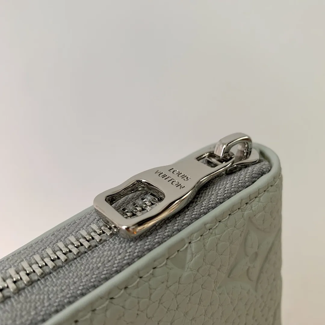 Louis Vuitton ライトブルー Zippy Vertical 財布 - 画像 (8)