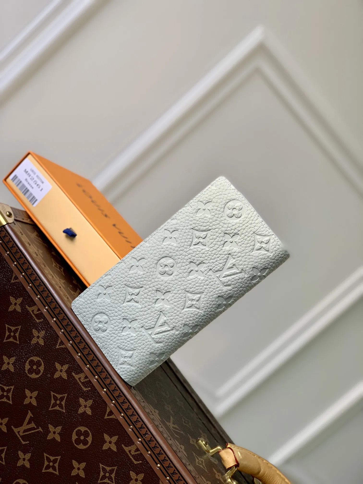 Louis Vuitton Brazza 財布 ホワイト モノグラム - 画像 (3)