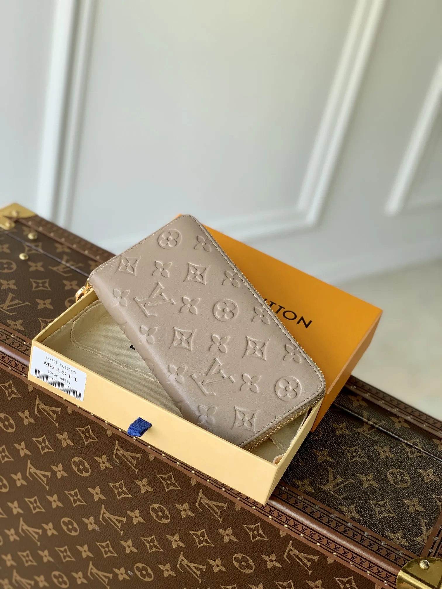 LOUIS VUITTON ベージュ Monogram ジップウォレット