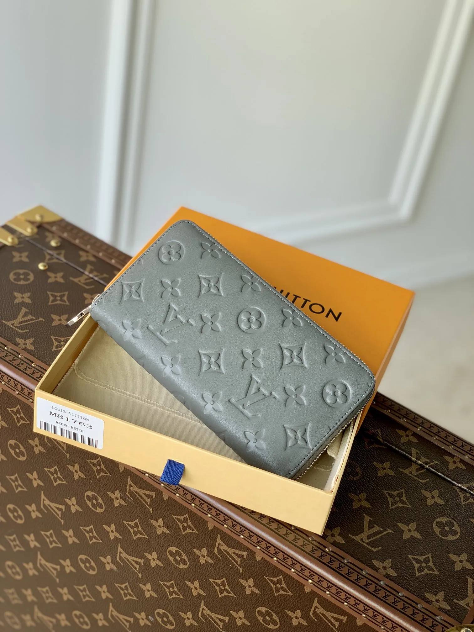 LOUIS VUITTON グレー ジップウォレット M81763