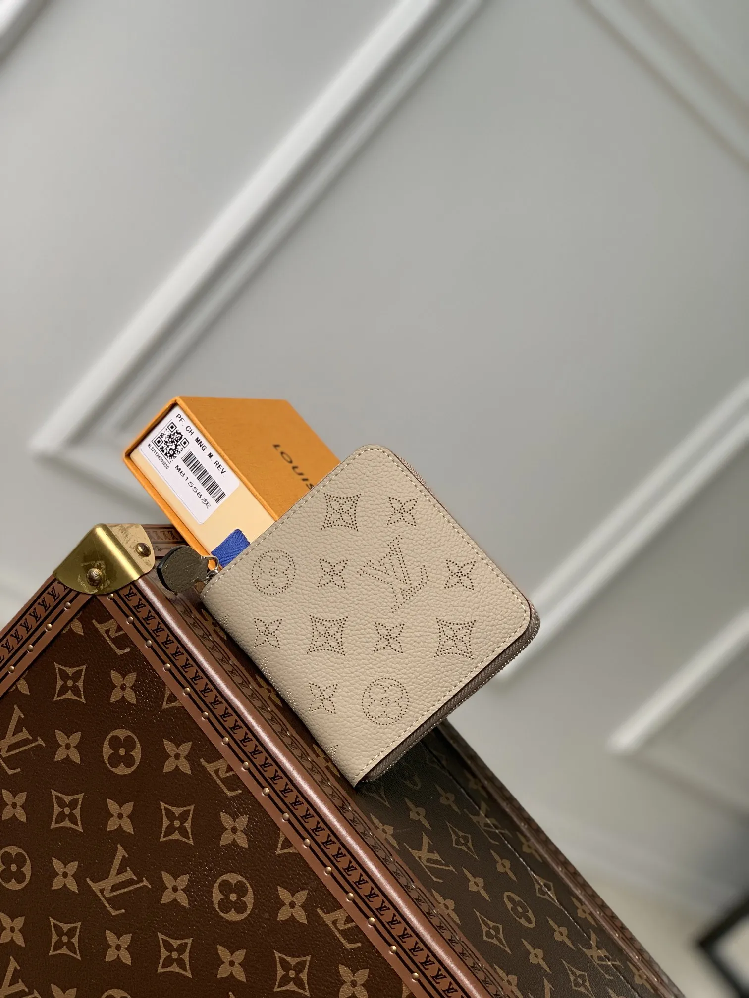 LOUIS VUITTON グレー Zippyコンパクトウォレット