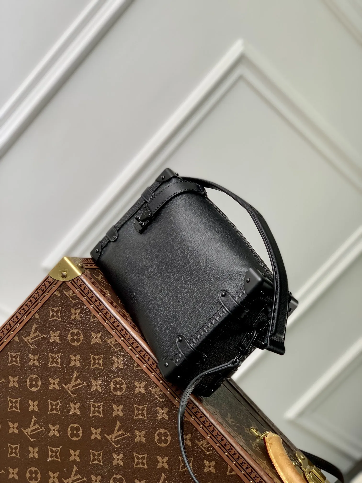 Louis Vuitton Side Trunk M24309 ブラック バッグ - 画像 (3)