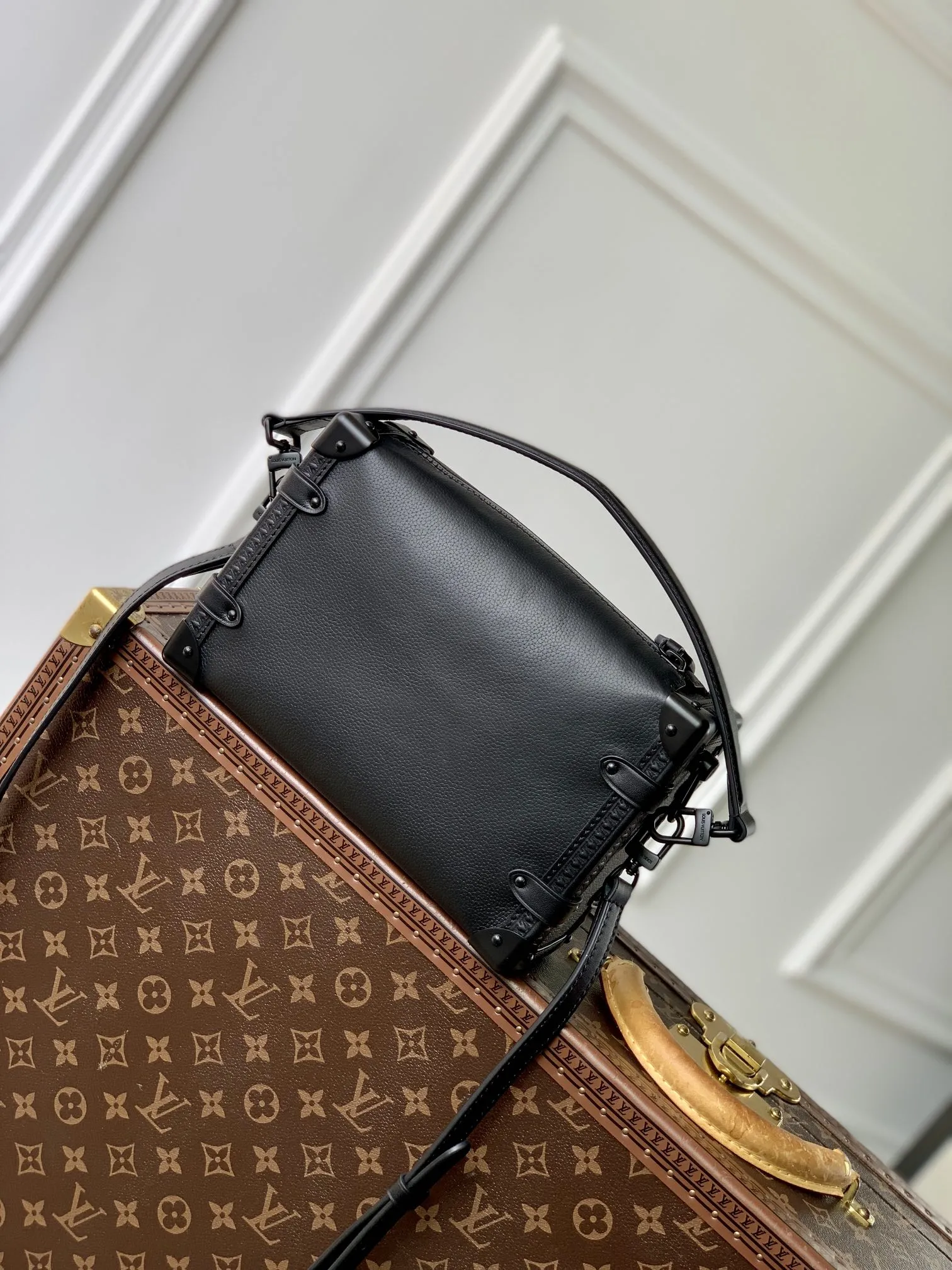 Louis Vuitton Side Trunk M24309 ブラック バッグ - 画像 (4)