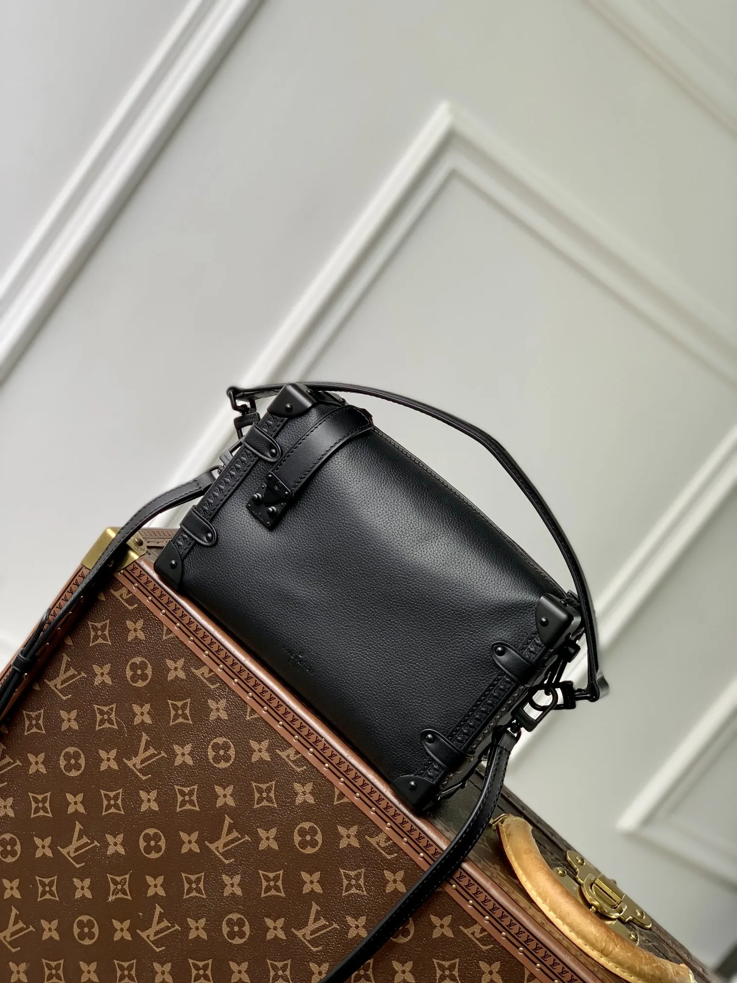 Louis Vuitton Side Trunk M24309 ブラック バッグ - 画像 (10)