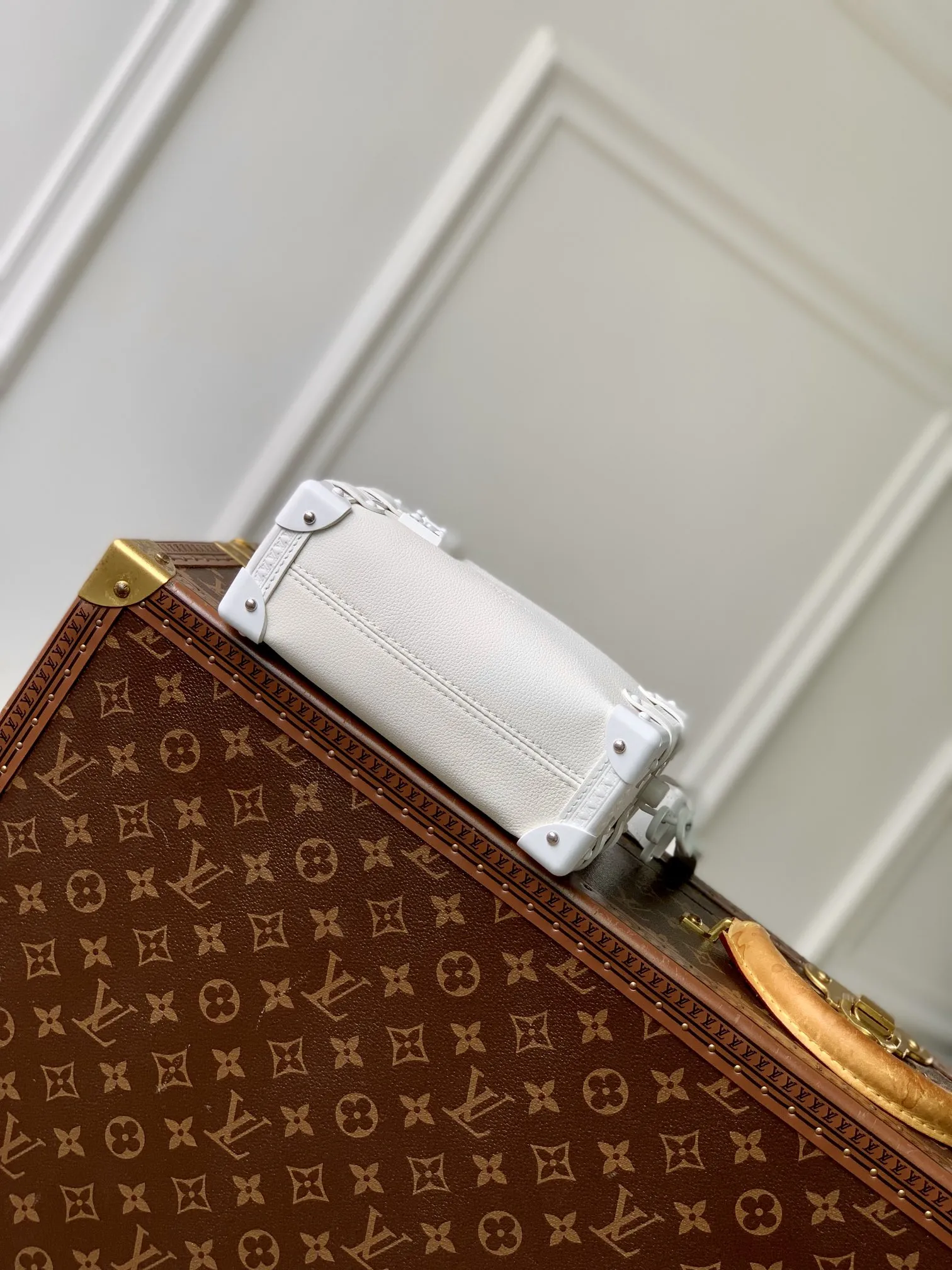LOUIS VUITTON 白 Side Trunk 小さなハンドバッグ - 画像 (5)