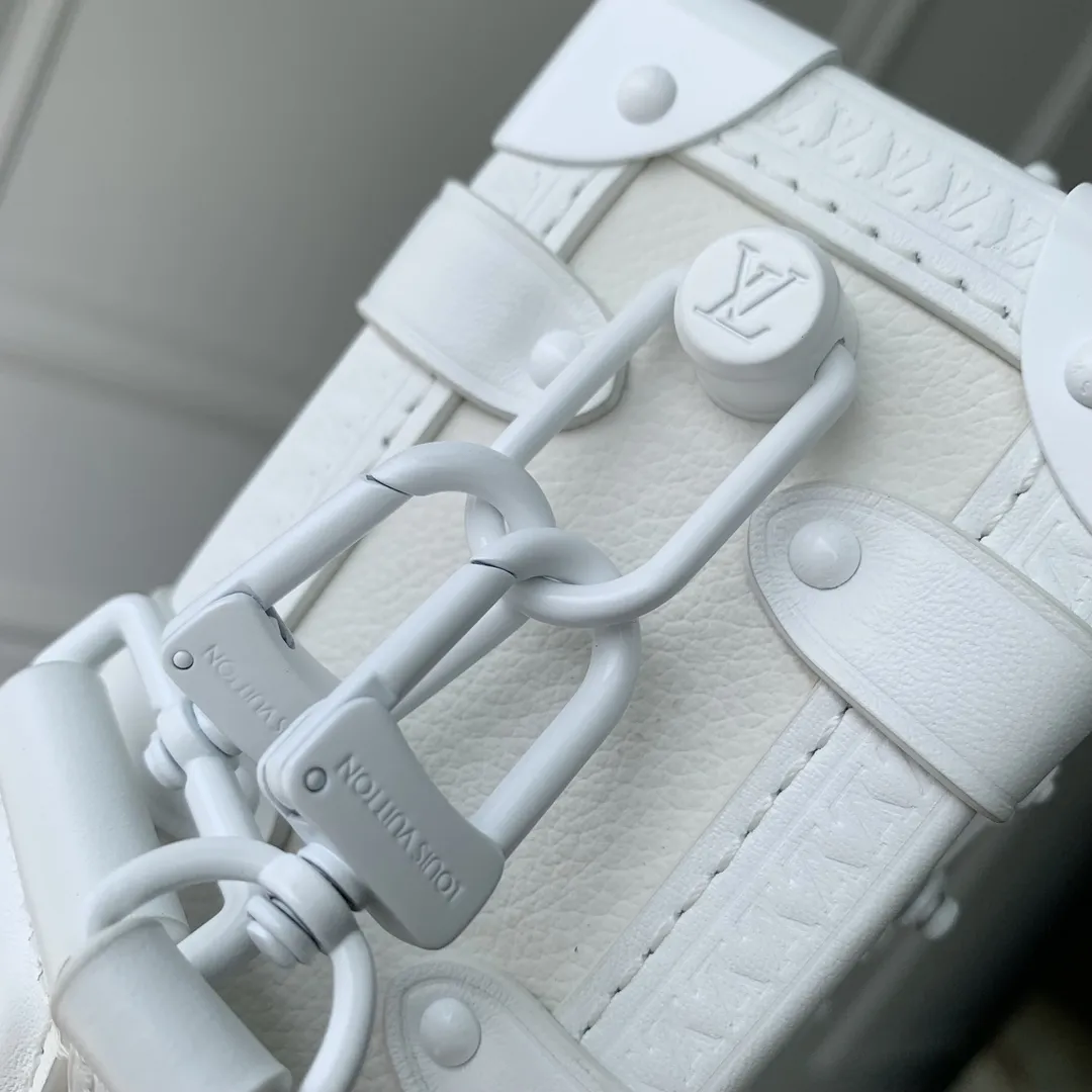 LOUIS VUITTON 白 Side Trunk 小さなハンドバッグ - 画像 (8)