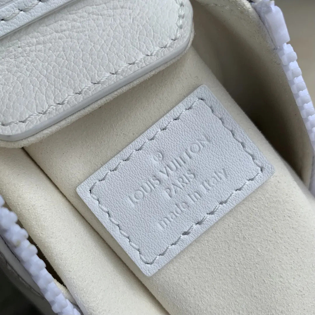 LOUIS VUITTON 白 Side Trunk 小さなハンドバッグ - 画像 (9)